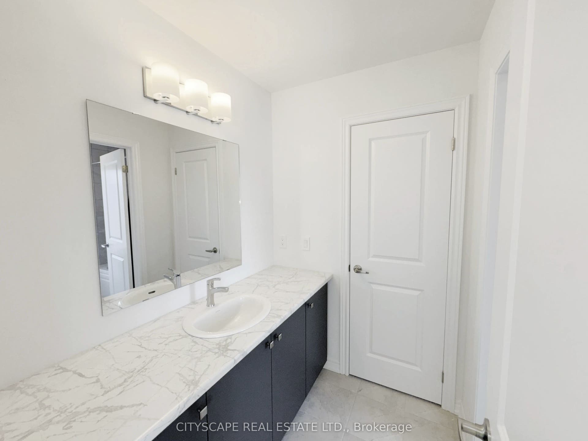 259 Rea Drive, Centre Wellington, Wellington ON N1M 2W3 4pc Semi-Ensuite between Bedrooms #3 & #4