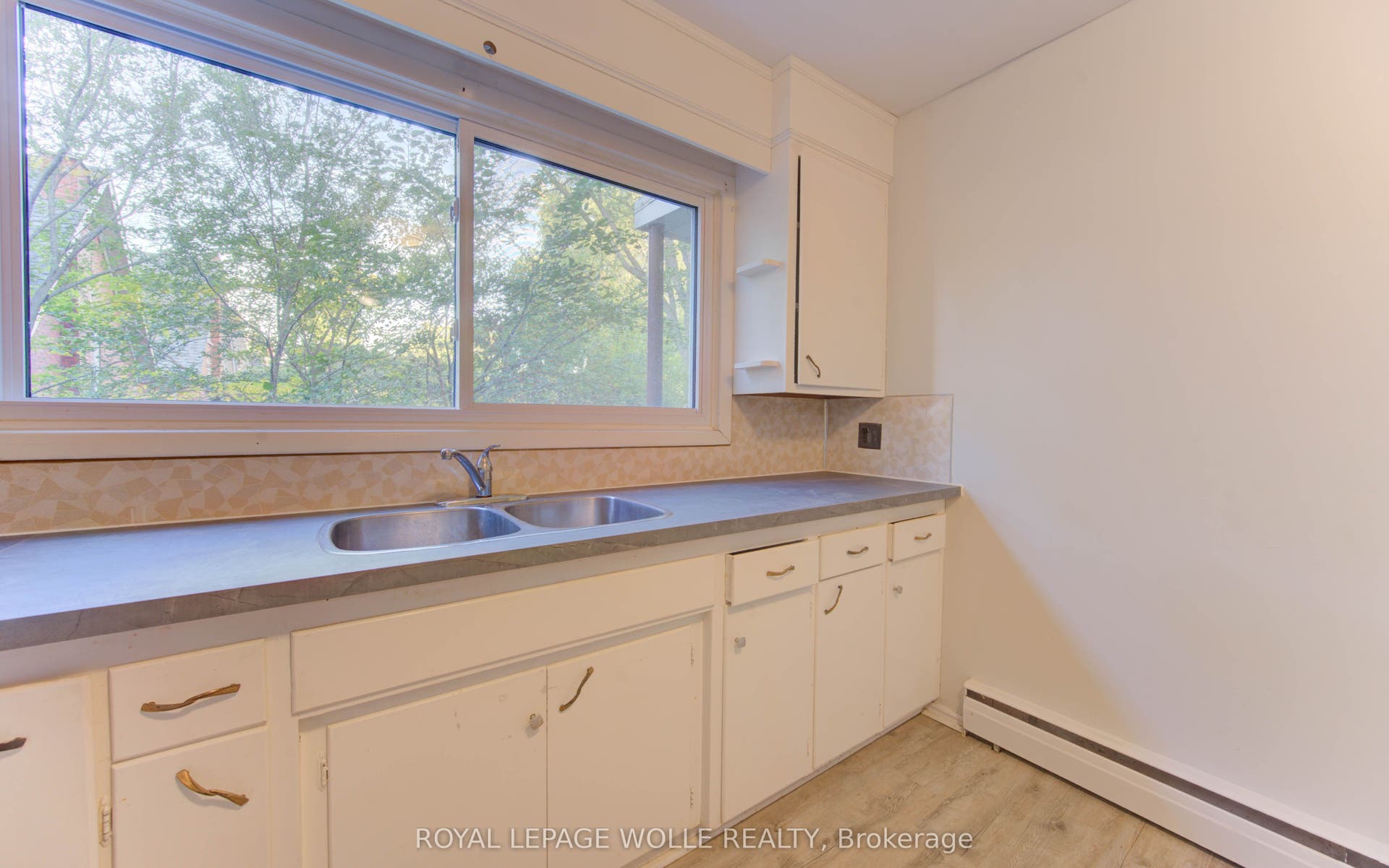 50 Gordon Avenue, Kitchener, Waterloo ON N2H 1N8 50 Gordon Avenue, Kitchener, Waterloo ON N2H 1N8