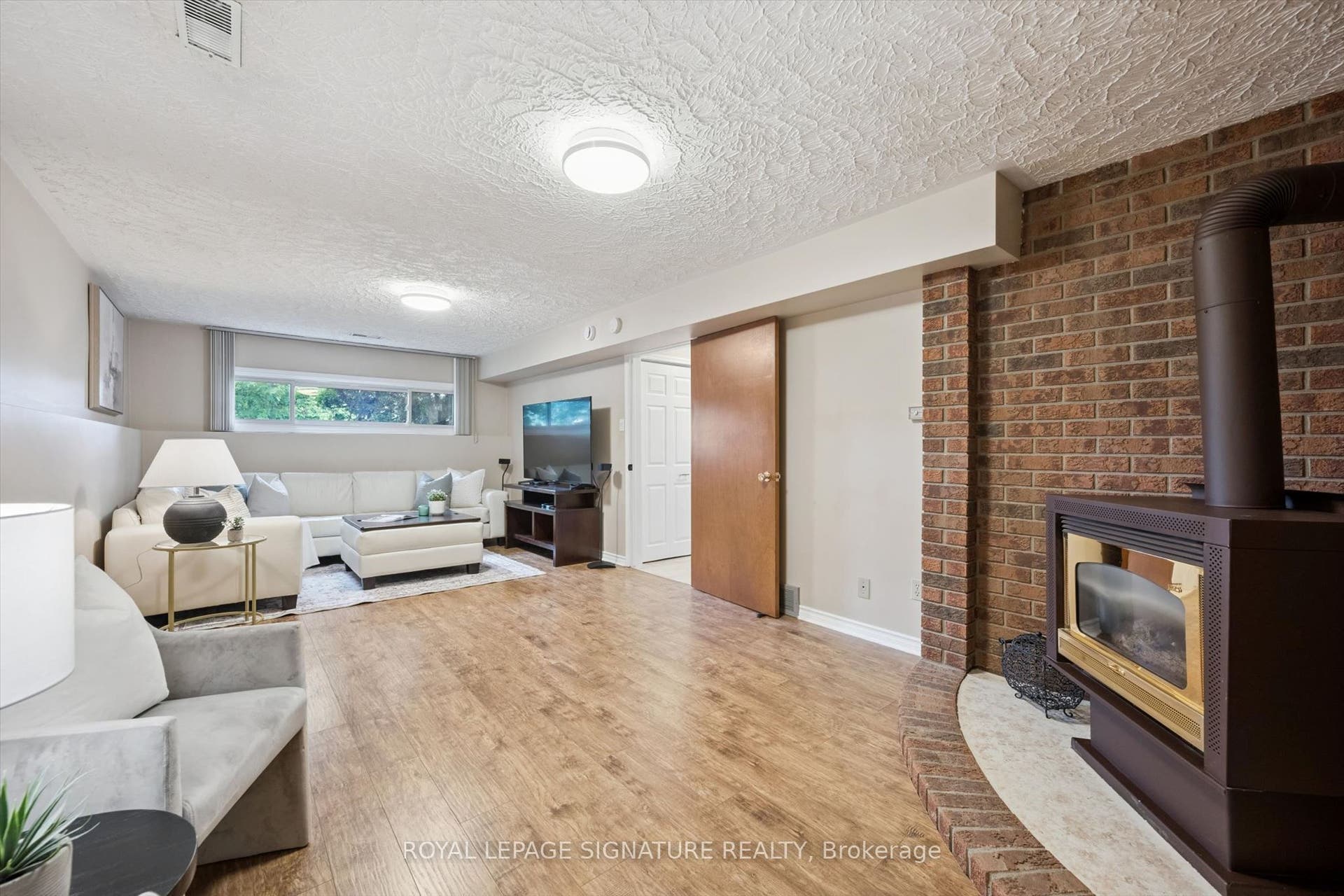 590 Fern Road, Waterloo, Waterloo ON N2V 1K6 590 Fern Road, Waterloo, Waterloo ON N2V 1K6