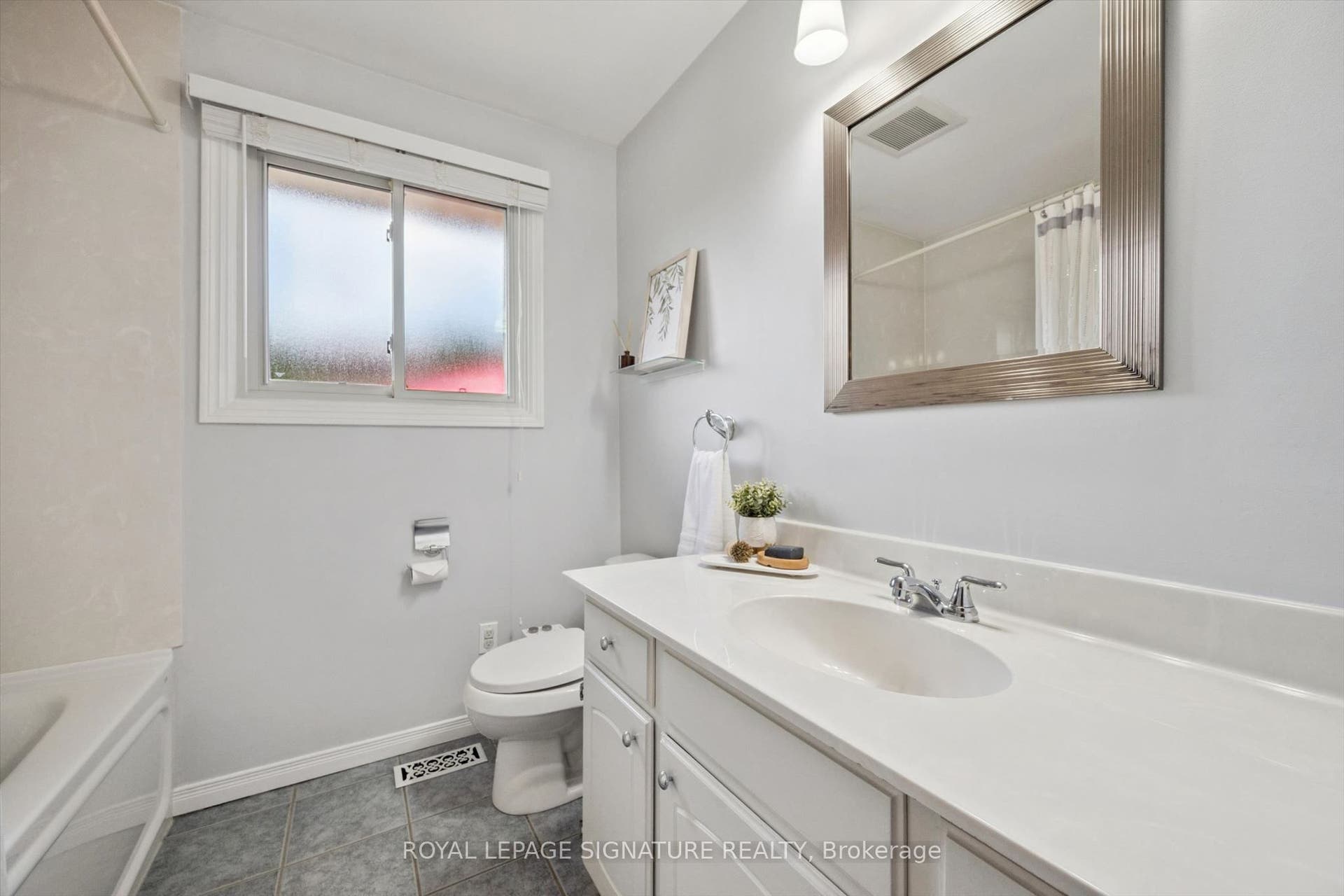 590 Fern Road, Waterloo, Waterloo ON N2V 1K6 590 Fern Road, Waterloo, Waterloo ON N2V 1K6