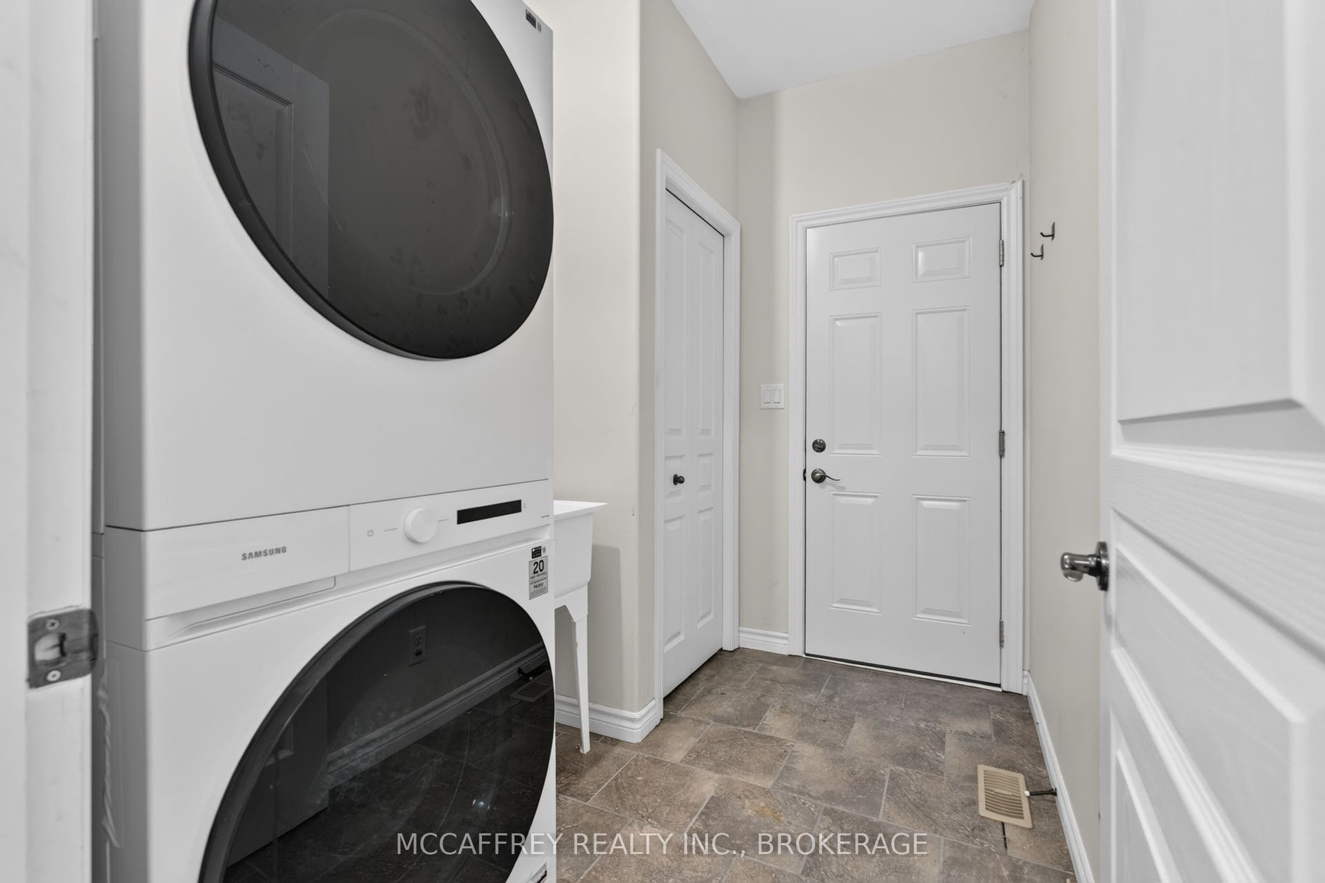 1286 Carfa Crescent, Kingston, Frontenac ON K7P 0M8 1286 Carfa Crescent, Kingston, Frontenac ON K7P 0M8