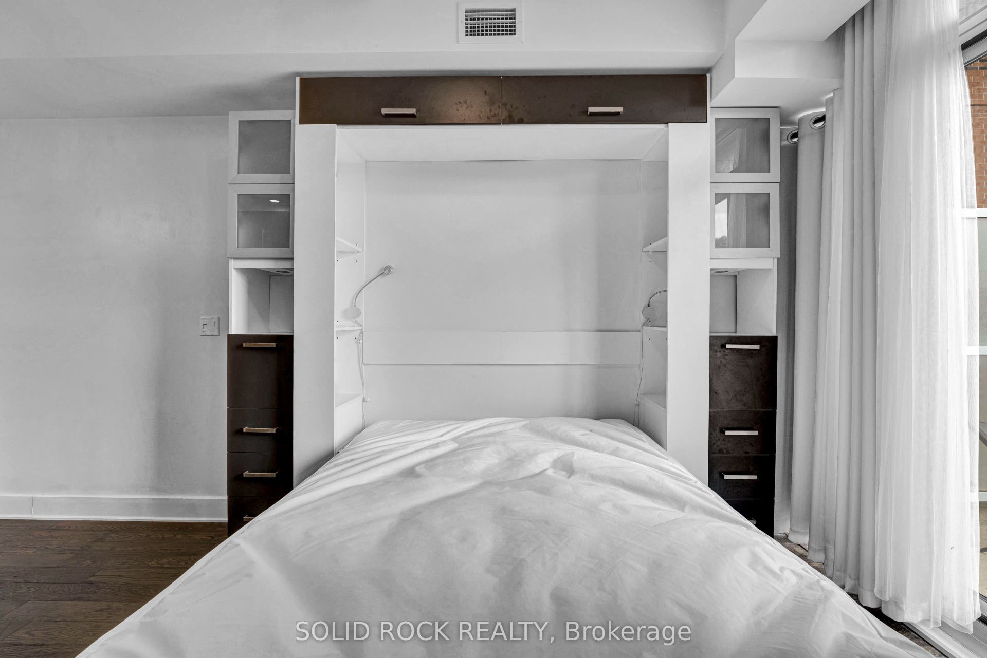 255 Bay Street, #309, Ottawa Centre, Ottawa ON K1R 0C5