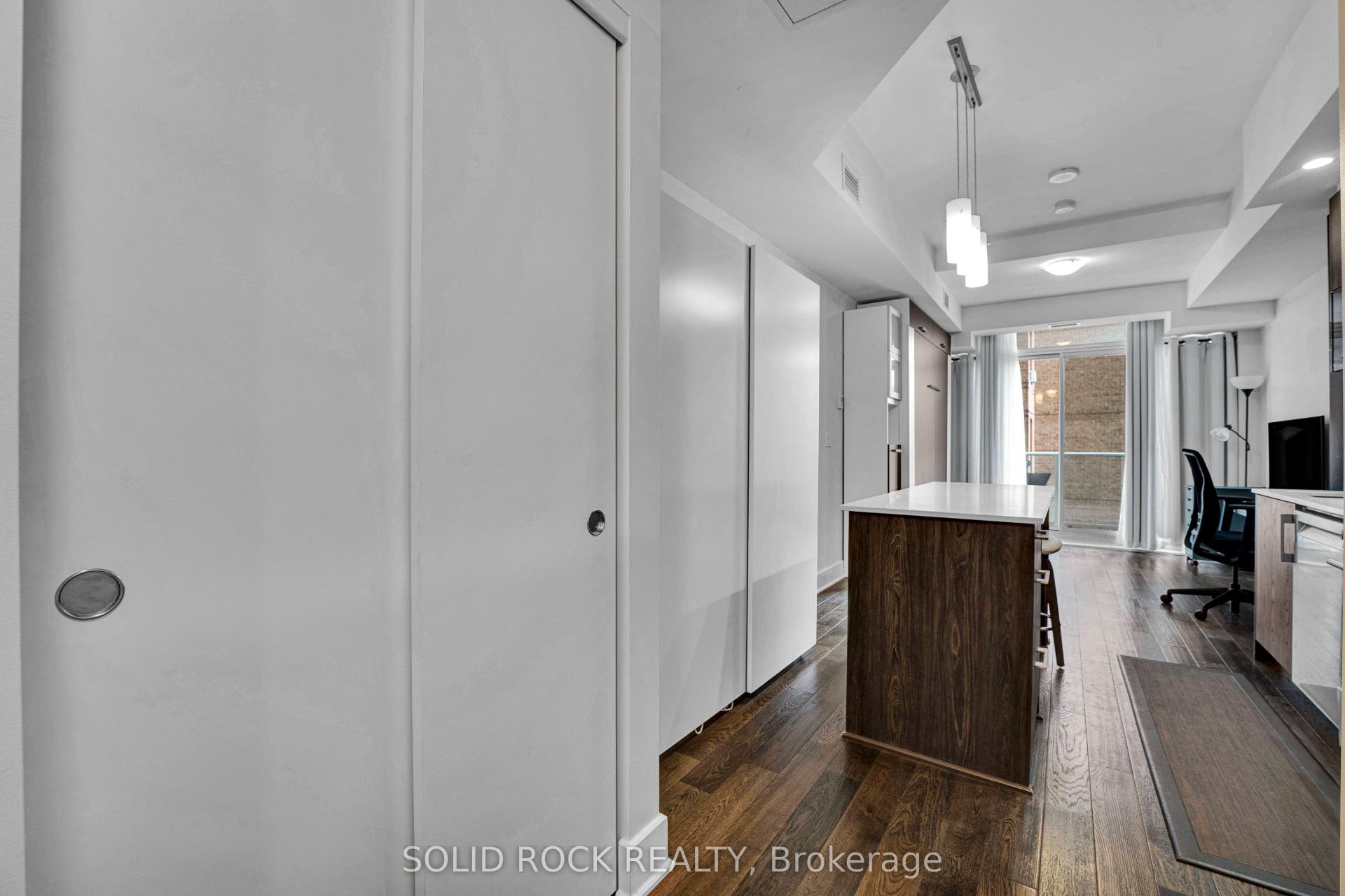255 Bay Street, #309, Ottawa Centre, Ottawa ON K1R 0C5