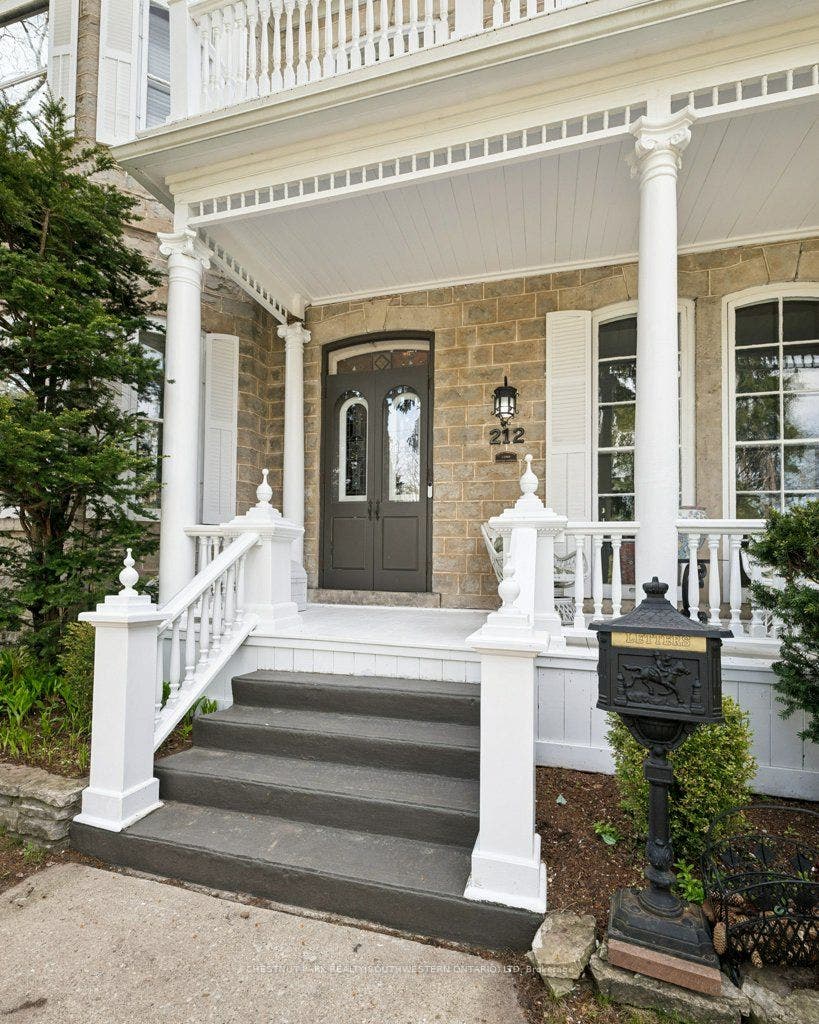 212 Queen Street E, Cambridge, Waterloo ON N3C 2B4 212 Queen Street E, Cambridge, Waterloo ON N3C 2B4