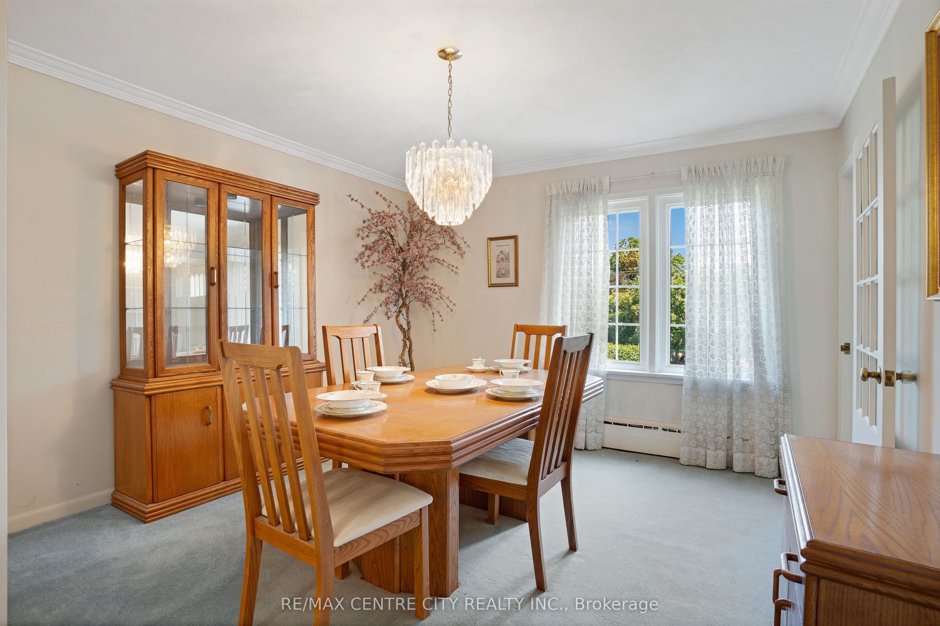 272 Sheldon Avenue N, Kitchener, Waterloo ON N2A 1G7 272 Sheldon Avenue N, Kitchener, Waterloo ON N2A 1G7