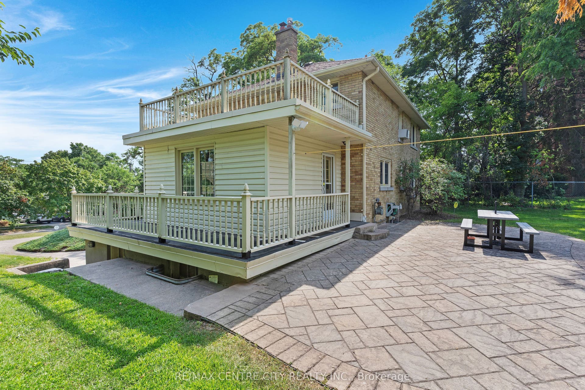 272 Sheldon Avenue N, Kitchener, Waterloo ON N2A 1G7 272 Sheldon Avenue N, Kitchener, Waterloo ON N2A 1G7