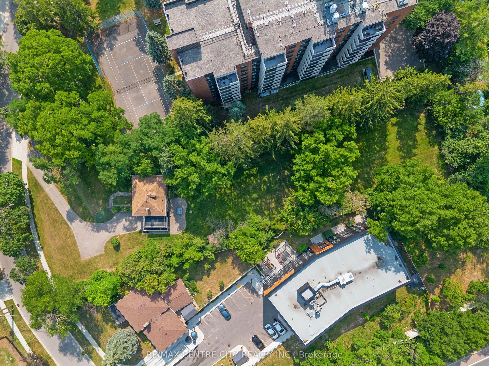 272 Sheldon Avenue N, Kitchener, Waterloo ON N2A 1G7 272 Sheldon Avenue N, Kitchener, Waterloo ON N2A 1G7