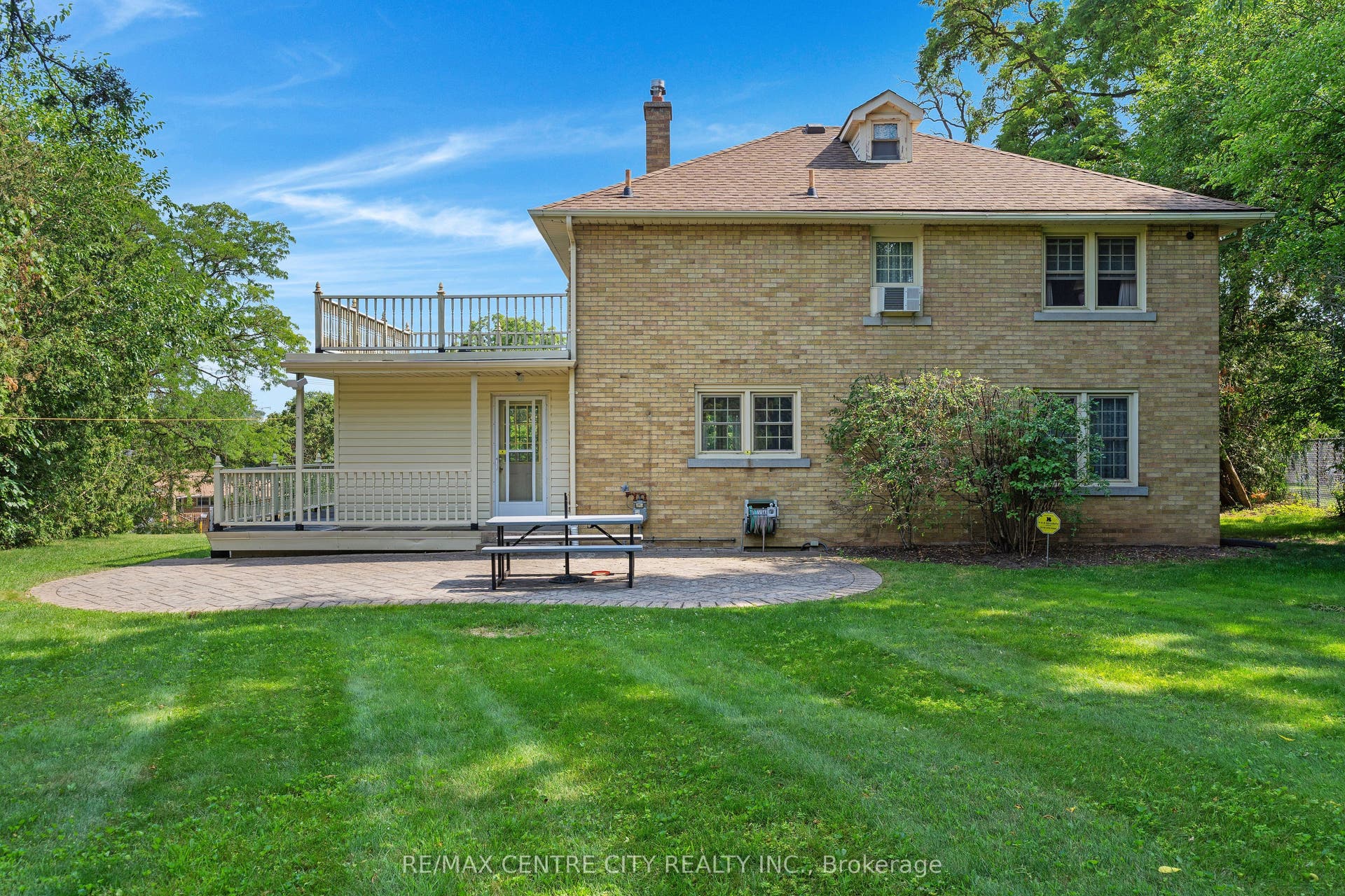 272 Sheldon Avenue N, Kitchener, Waterloo ON N2A 1G7 272 Sheldon Avenue N, Kitchener, Waterloo ON N2A 1G7