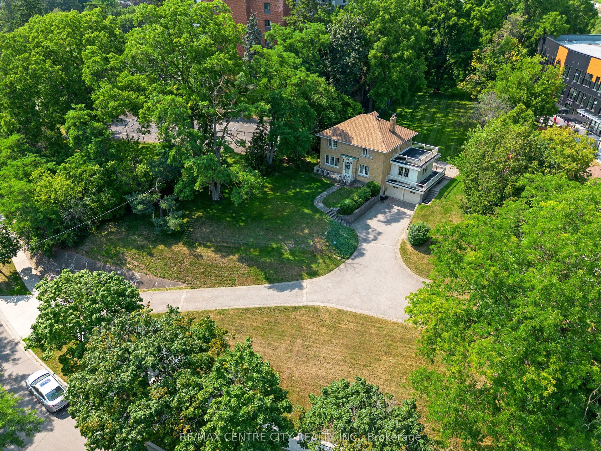 272 Sheldon Avenue N, Kitchener, Waterloo ON N2A 1G7 272 Sheldon Avenue N, Kitchener, Waterloo ON N2A 1G7