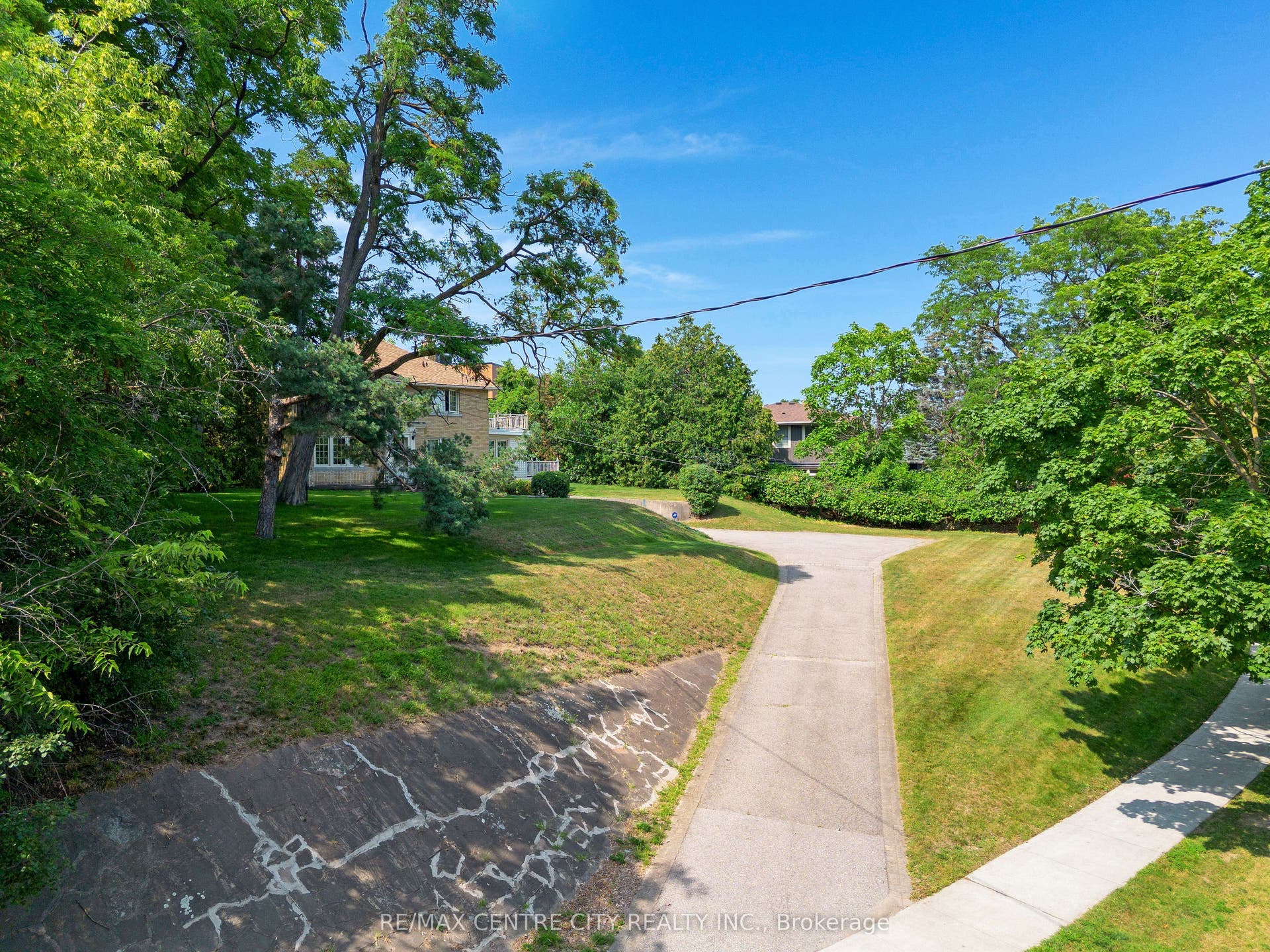 272 Sheldon Avenue N, Kitchener, Waterloo ON N2A 1G7 272 Sheldon Avenue N, Kitchener, Waterloo ON N2A 1G7