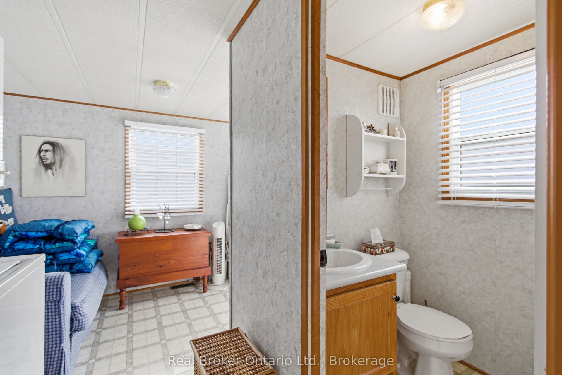 428 Pine Pass, Centre Wellington, Wellington ON N1M 2W5 Powder room in the extra mudroom/den