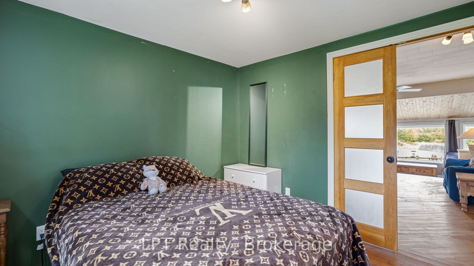 1043 Deloro Road, Marmora And Lake, Hastings ON K0K 2M0 Double Closet & Large Windows