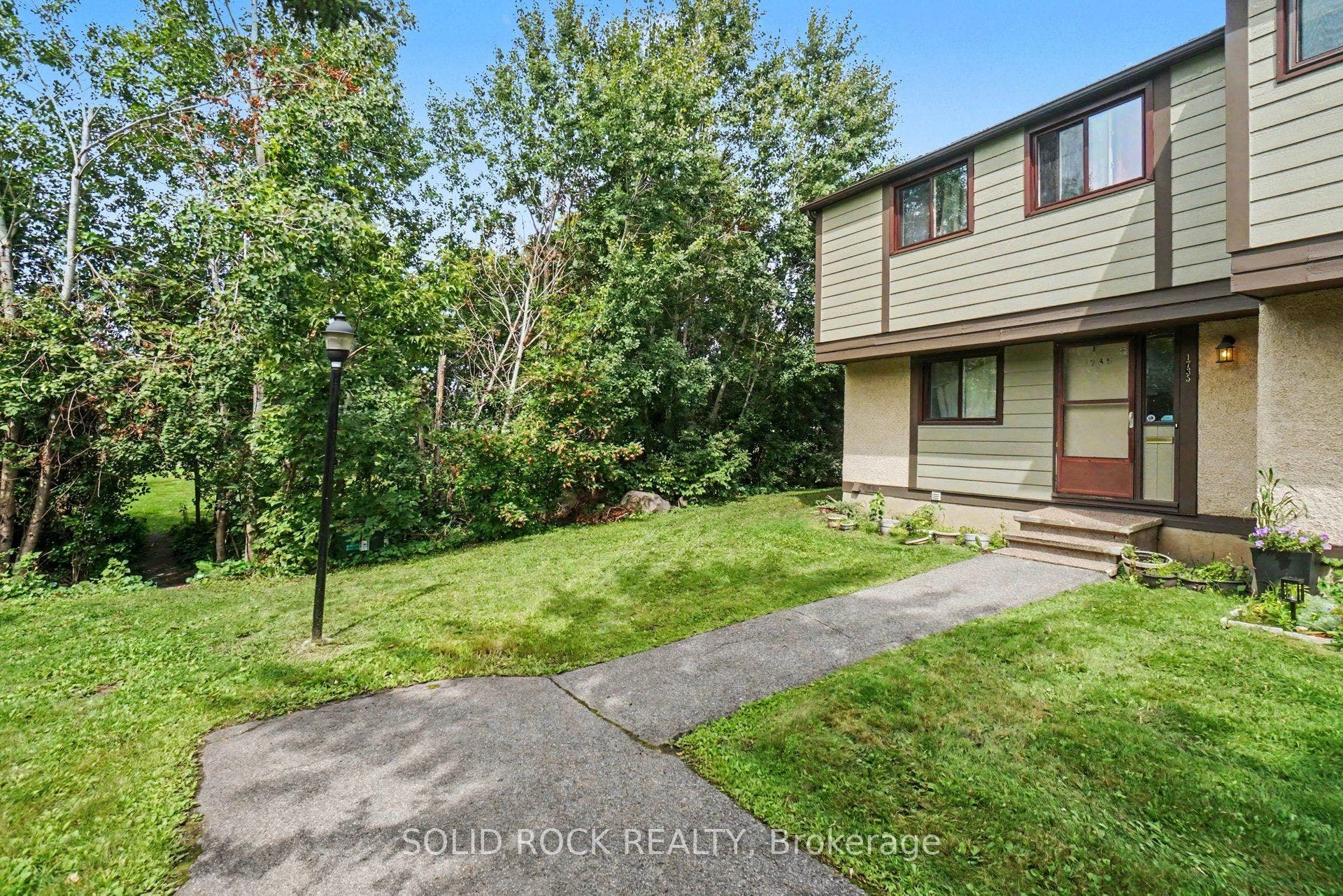 1735 Meadowbrook Road, #71, Cyrville - Carson Grove - Pineview, Ottawa ON K1B 4W6 1735 Meadowbrook Road, #71, Cyrville - Carson Grove - Pineview, Ottawa ON K1B 4W6