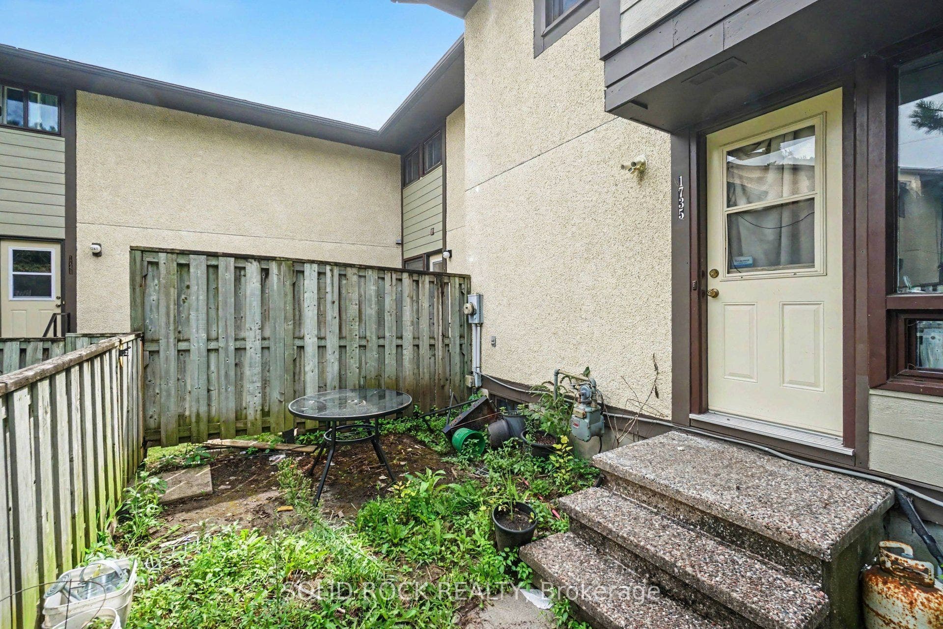1735 Meadowbrook Road, #71, Cyrville - Carson Grove - Pineview, Ottawa ON K1B 4W6 1735 Meadowbrook Road, #71, Cyrville - Carson Grove - Pineview, Ottawa ON K1B 4W6