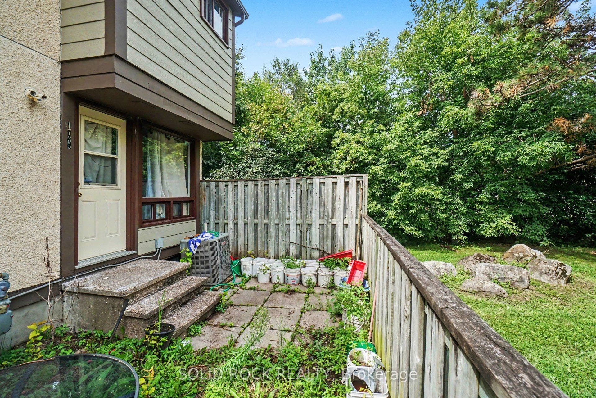 1735 Meadowbrook Road, #71, Cyrville - Carson Grove - Pineview, Ottawa ON K1B 4W6 1735 Meadowbrook Road, #71, Cyrville - Carson Grove - Pineview, Ottawa ON K1B 4W6