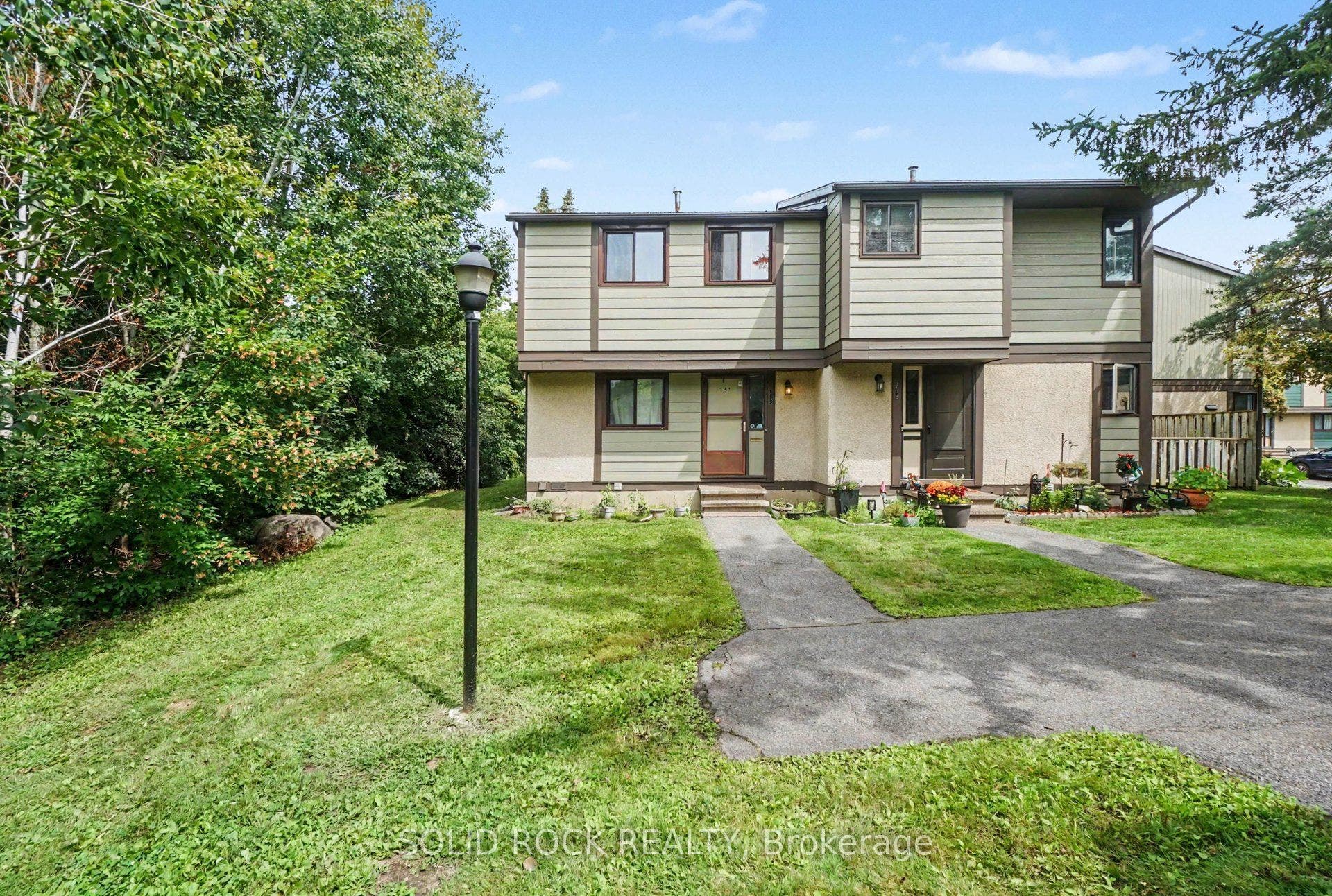 1735 Meadowbrook Road, #71, Cyrville - Carson Grove - Pineview, Ottawa ON K1B 4W6 1735 Meadowbrook Road, #71, Cyrville - Carson Grove - Pineview, Ottawa ON K1B 4W6