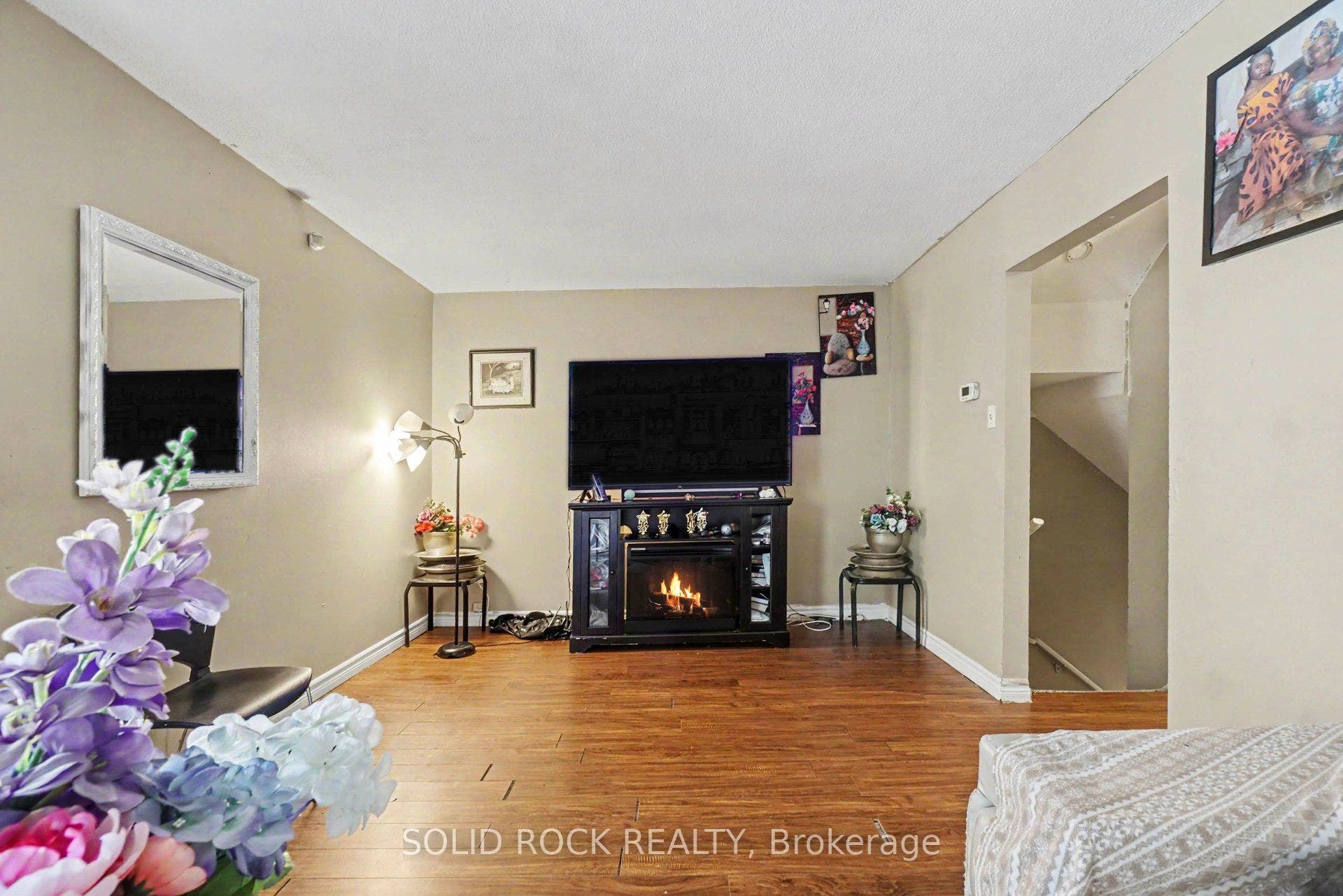 1735 Meadowbrook Road, #71, Cyrville - Carson Grove - Pineview, Ottawa ON K1B 4W6 1735 Meadowbrook Road, #71, Cyrville - Carson Grove - Pineview, Ottawa ON K1B 4W6