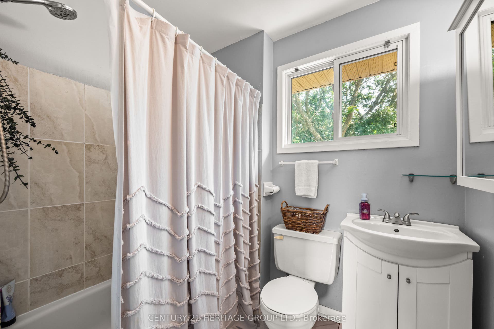 173 Rosemund Crescent, Kingston, Frontenac ON K7M 6Z2 173 Rosemund Crescent, Kingston, Frontenac ON K7M 6Z2