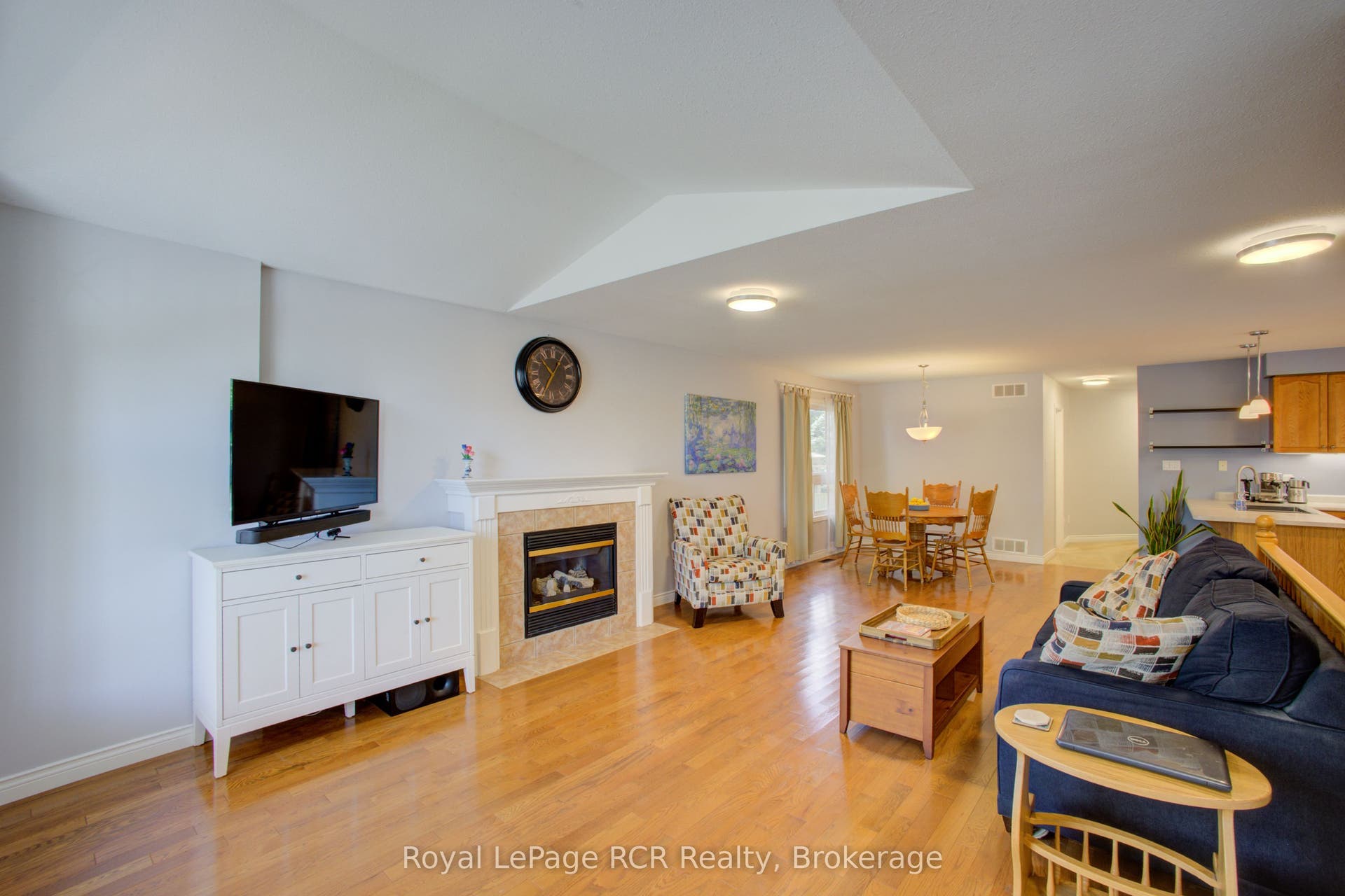 952 Gzowski Street, Centre Wellington, Wellington ON N1M 3V9 952 Gzowski Street, Centre Wellington, Wellington ON N1M 3V9
