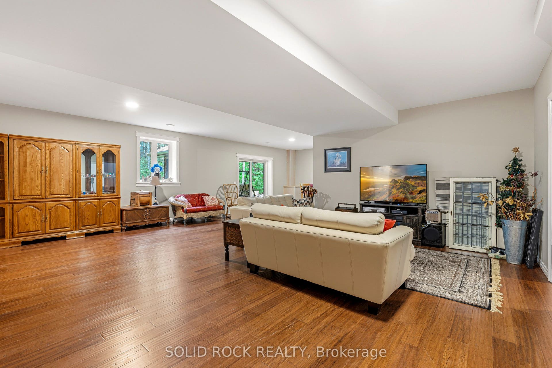 717 Upper Oak Leaf Road, Athens, Leeds And Grenville ON K0E 1B0 Ground level walk-out family room.