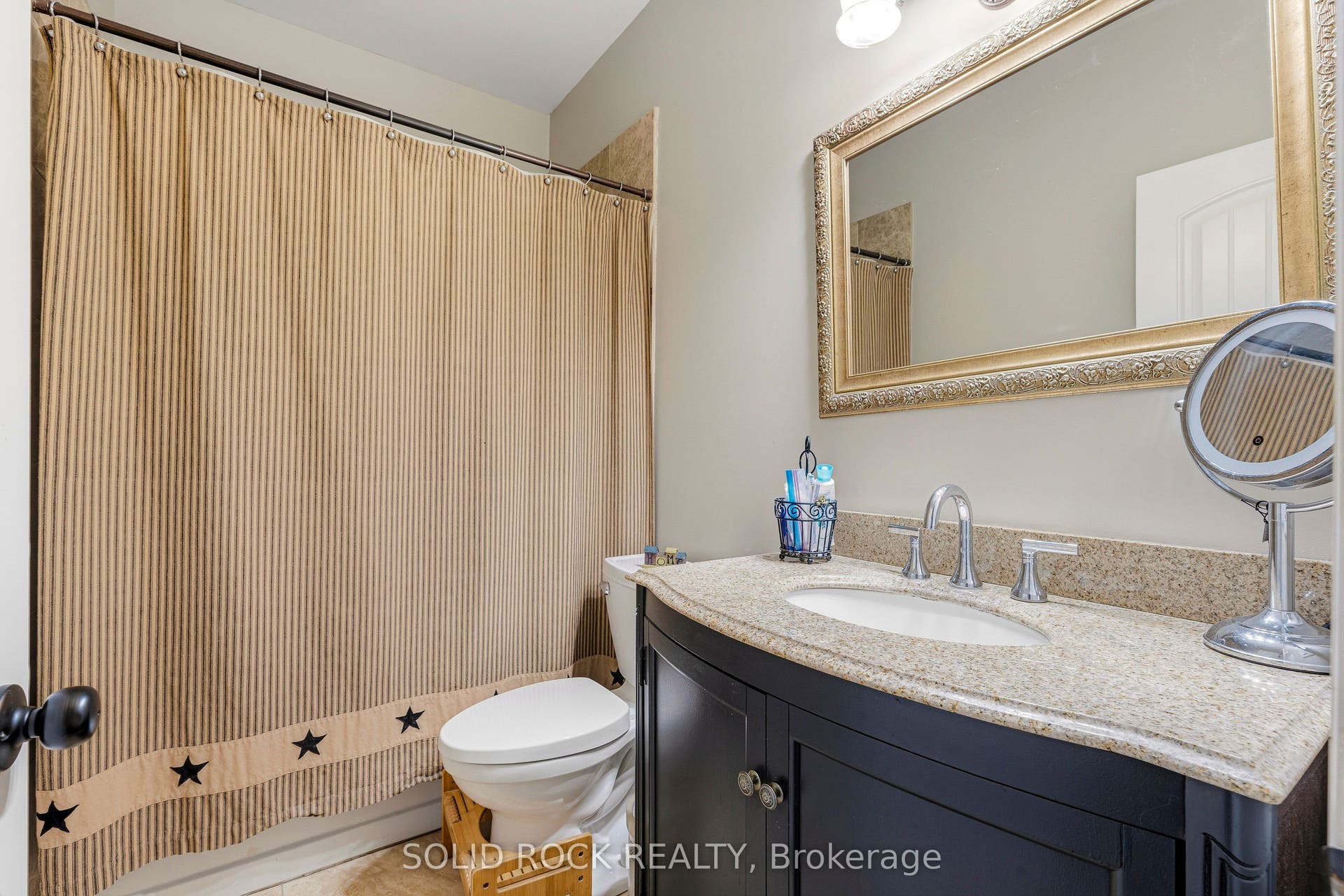 717 Upper Oak Leaf Road, Athens, Leeds And Grenville ON K0E 1B0 4-piece bath near the office and second bedroom.