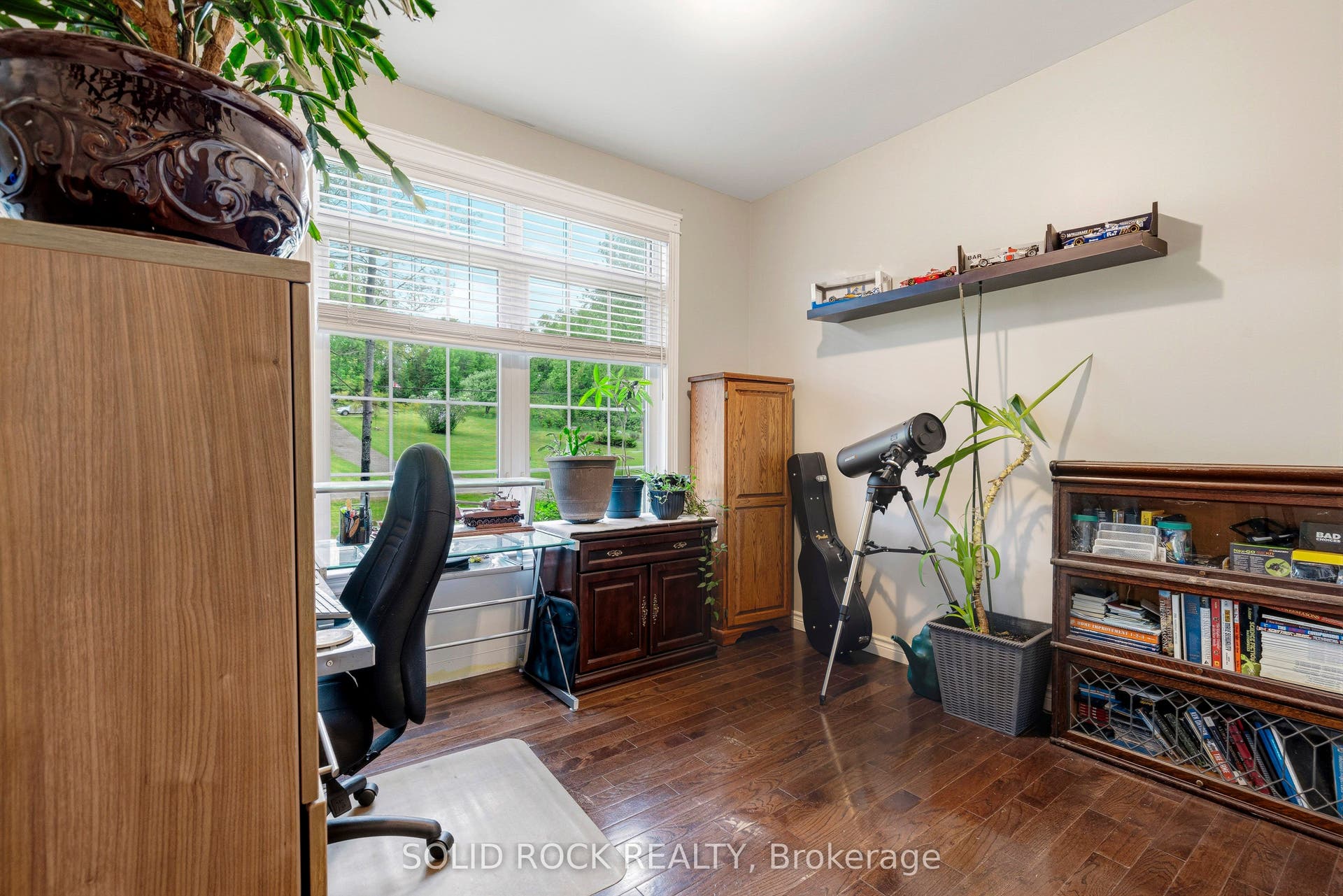 717 Upper Oak Leaf Road, Athens, Leeds And Grenville ON K0E 1B0 Bright office or bedroom on the main floor.