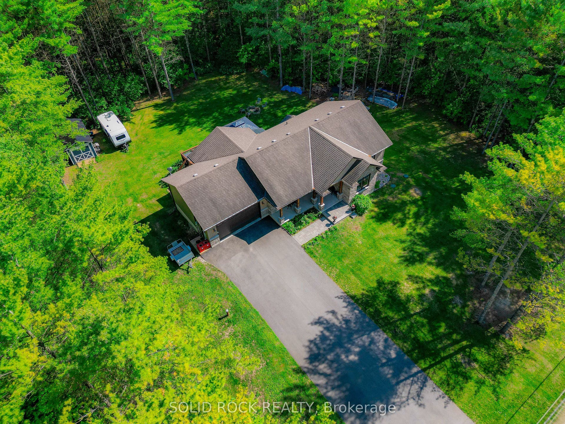 717 Upper Oak Leaf Road, Athens, Leeds And Grenville ON K0E 1B0 Beautifully maintained home surrounded by trees.