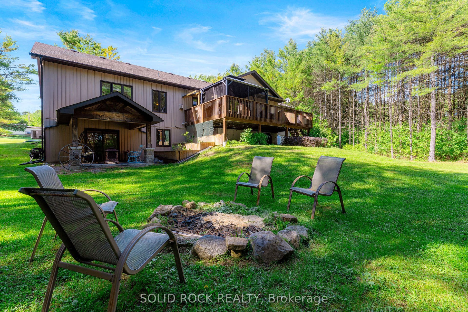 717 Upper Oak Leaf Road, Athens, Leeds And Grenville ON K0E 1B0 Natural seclusion without the acreage to maintain.