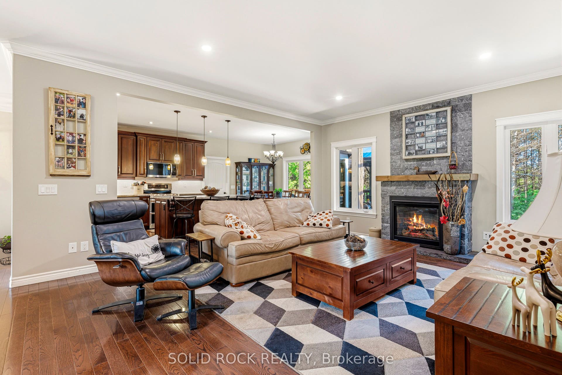 717 Upper Oak Leaf Road, Athens, Leeds And Grenville ON K0E 1B0 Open concept living room and kitchen.