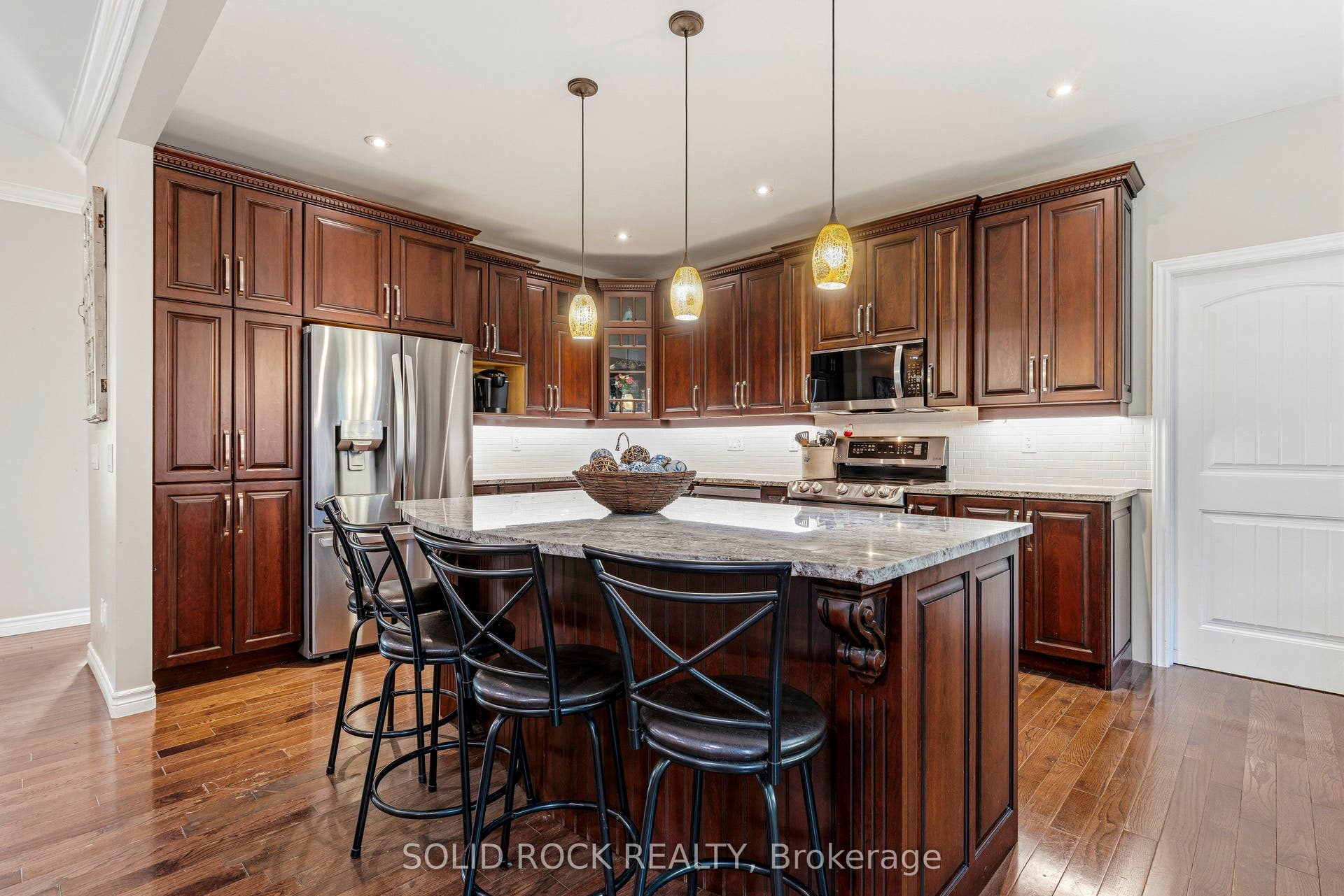 717 Upper Oak Leaf Road, Athens, Leeds And Grenville ON K0E 1B0 Center island with granite countertops.