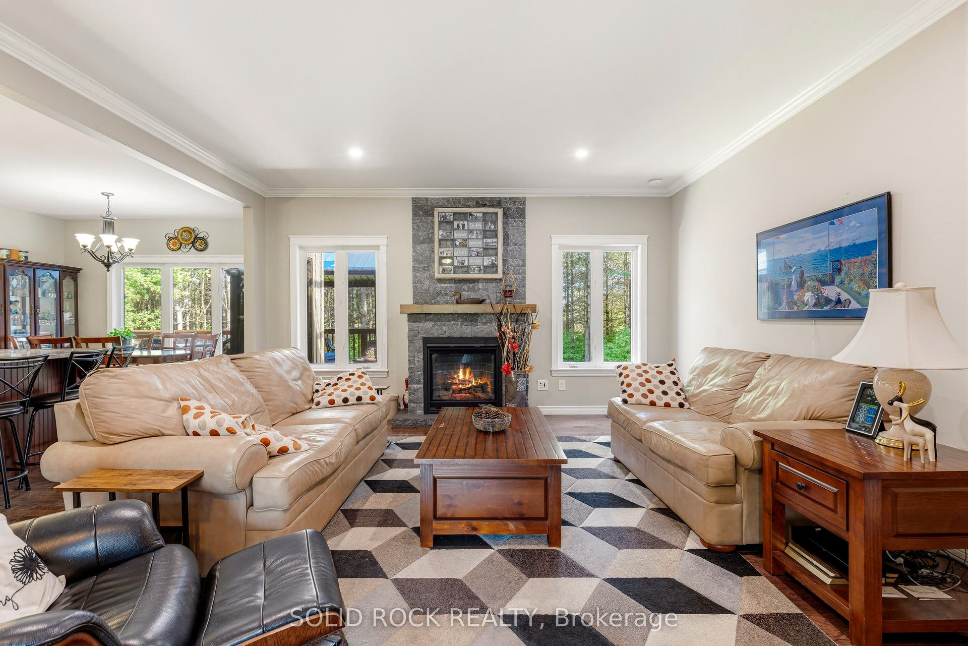 717 Upper Oak Leaf Road, Athens, Leeds And Grenville ON K0E 1B0 Spacious living room with gas fireplace.