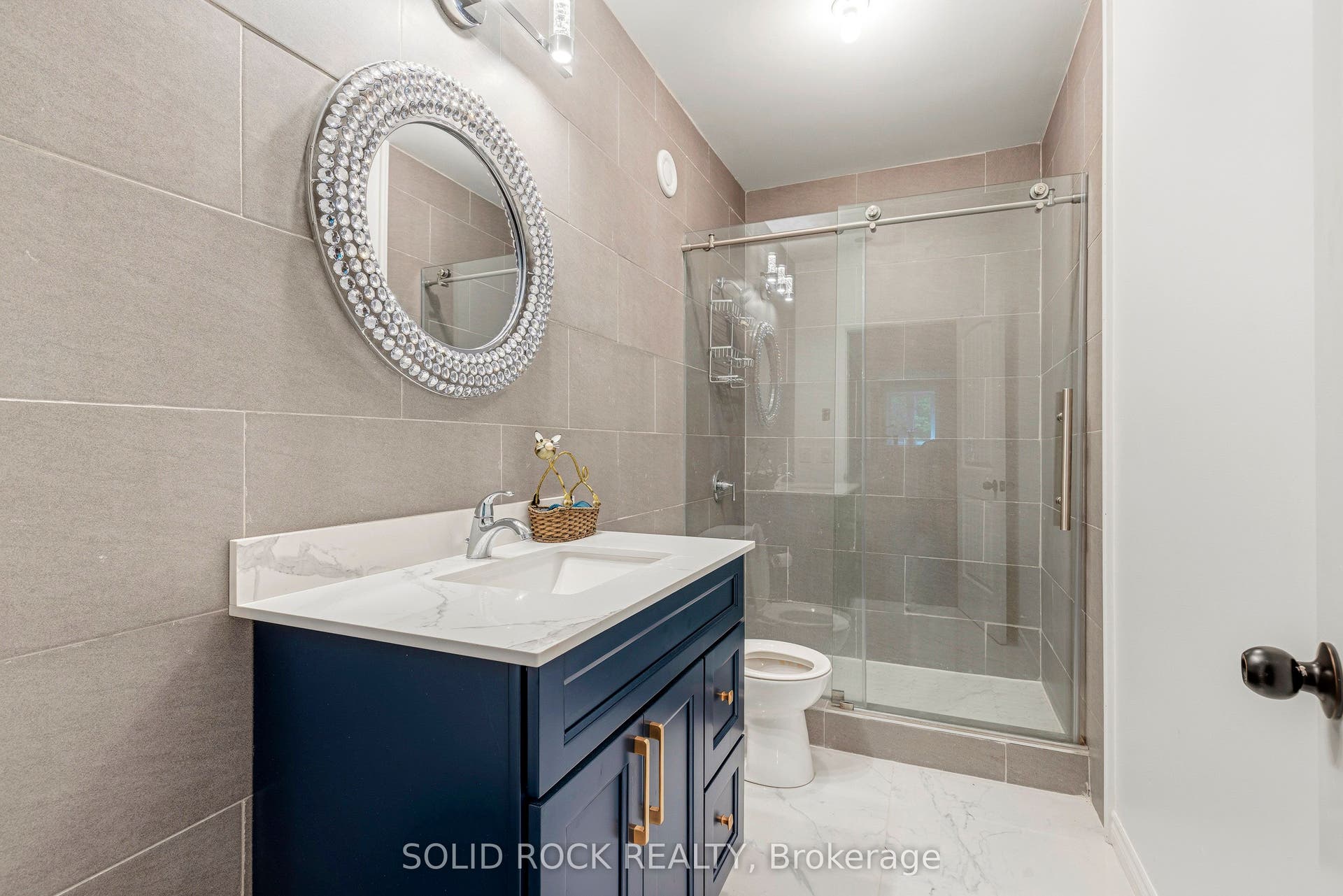 717 Upper Oak Leaf Road, Athens, Leeds And Grenville ON K0E 1B0 Newly finished 3-piece bathroom at ground level.