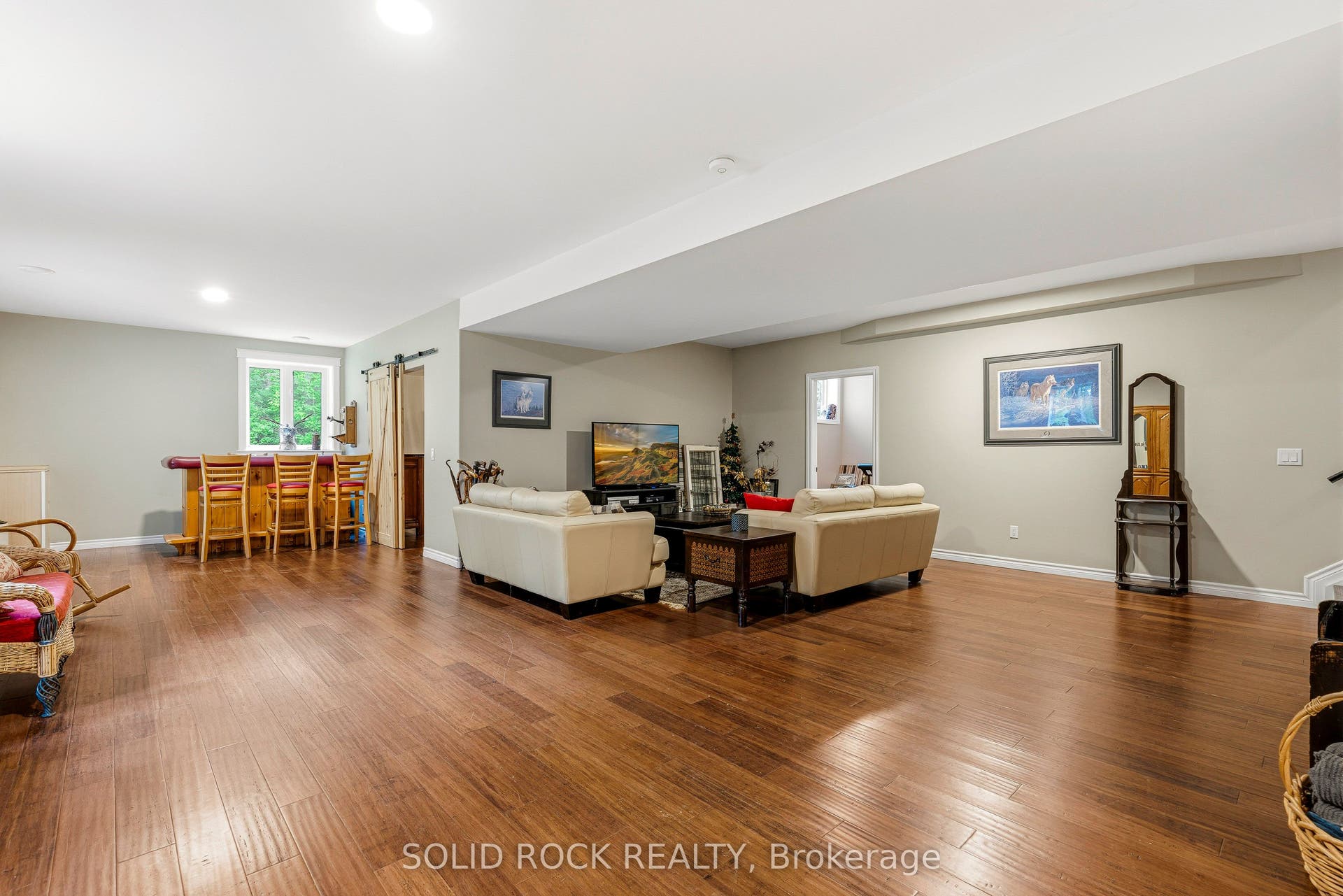 717 Upper Oak Leaf Road, Athens, Leeds And Grenville ON K0E 1B0 Ground level walk-out family room.