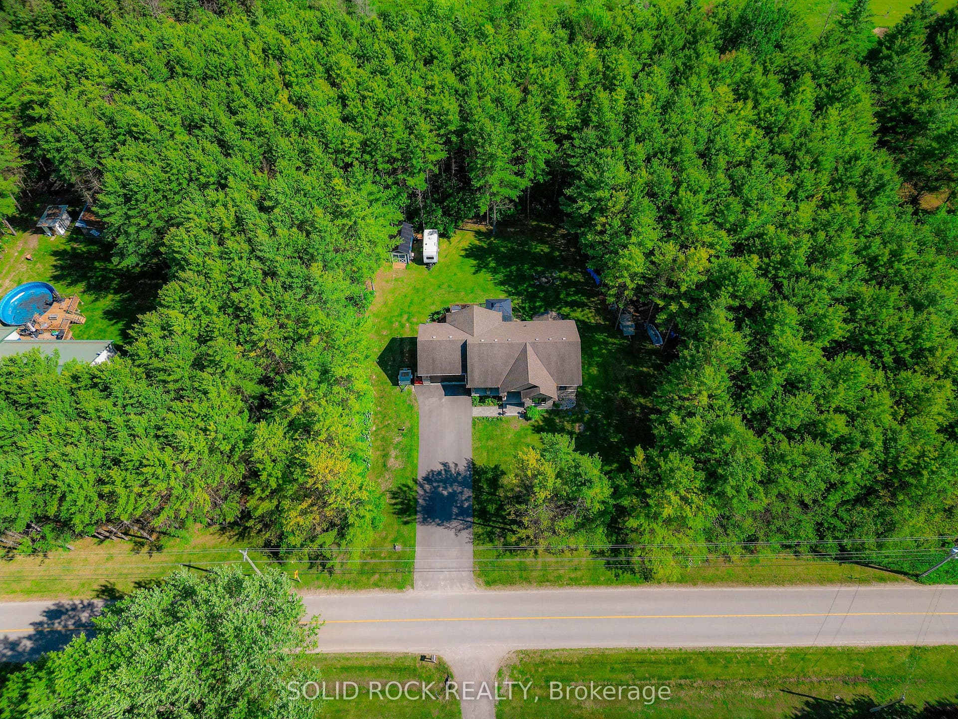 717 Upper Oak Leaf Road, Athens, Leeds And Grenville ON K0E 1B0 Beautifully maintained home with quiet neighbours.