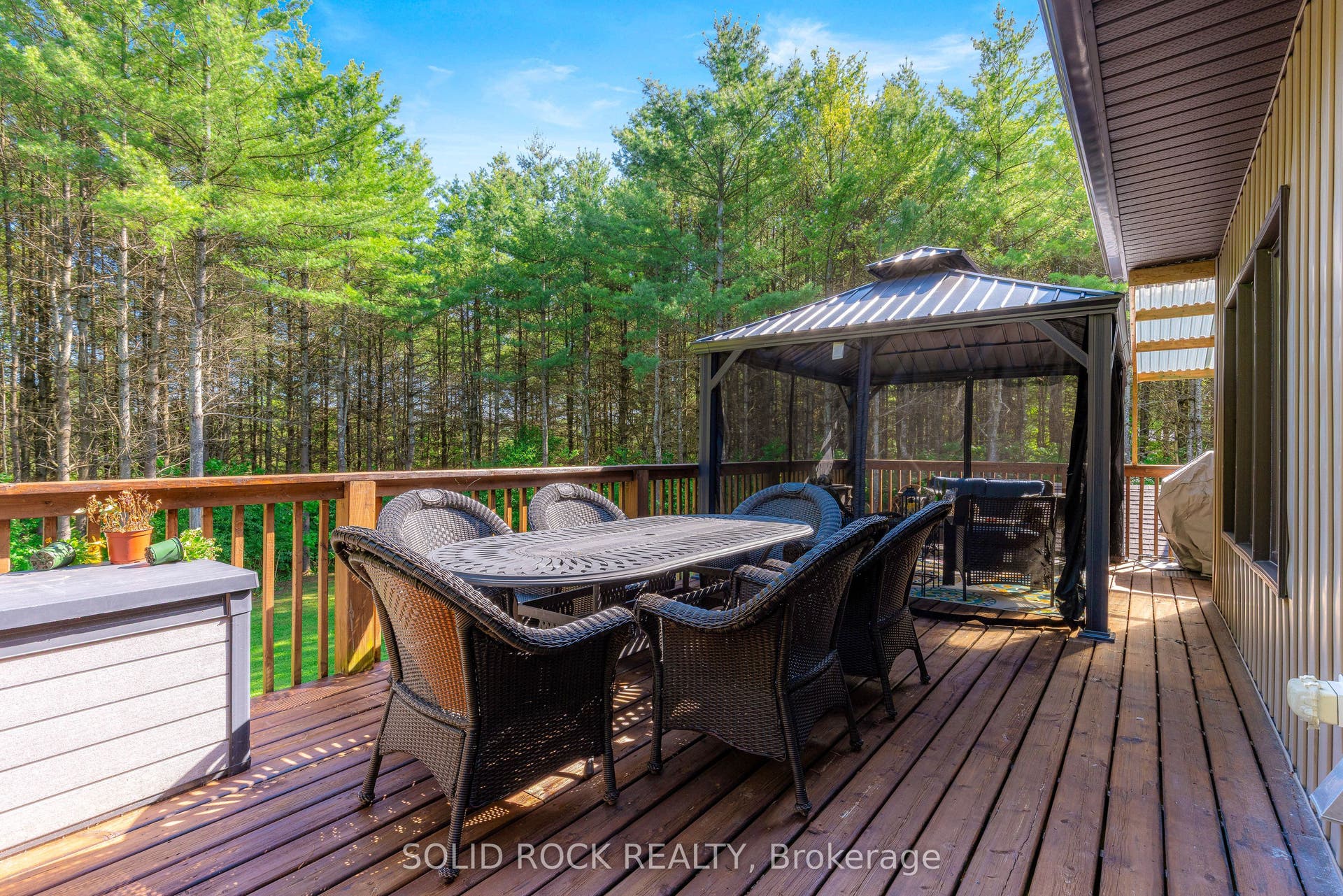 717 Upper Oak Leaf Road, Athens, Leeds And Grenville ON K0E 1B0 A private outdoor retreat under the pines.