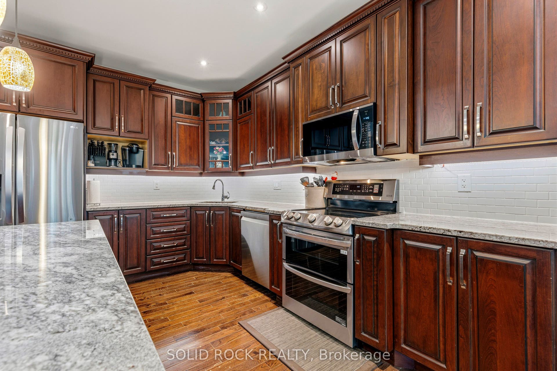 717 Upper Oak Leaf Road, Athens, Leeds And Grenville ON K0E 1B0 Newer stainless steel appliances.