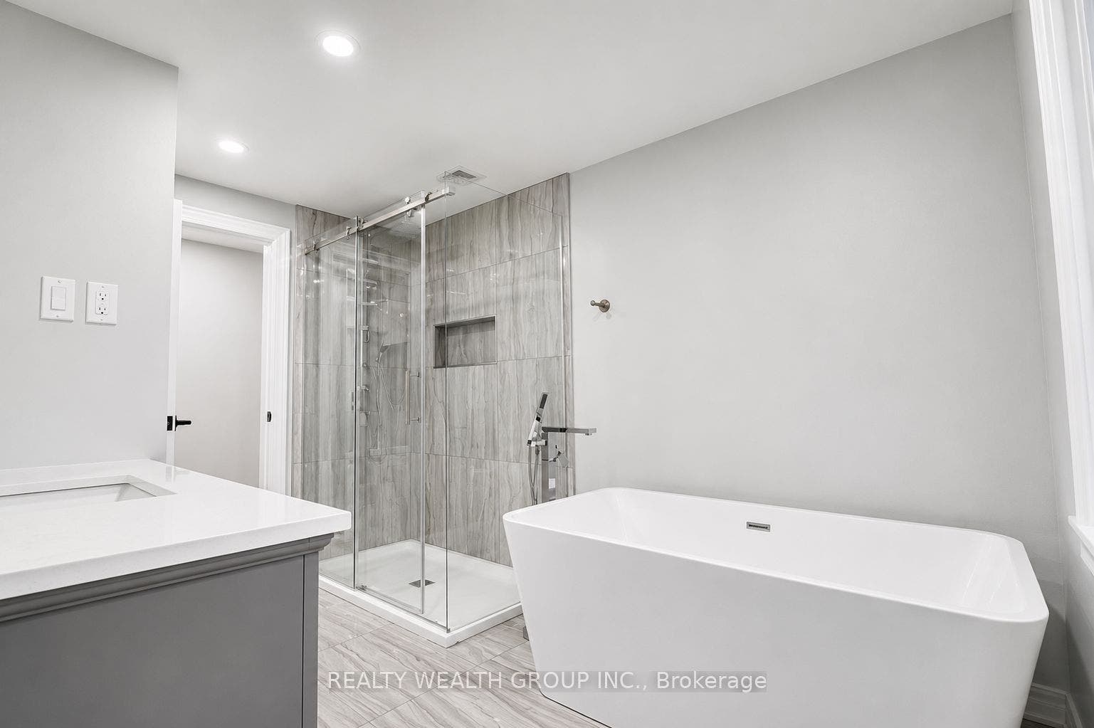 264 Shakespeare Drive, Waterloo, Waterloo ON N2L 2T6 264 Shakespeare Drive, Waterloo, Waterloo ON N2L 2T6