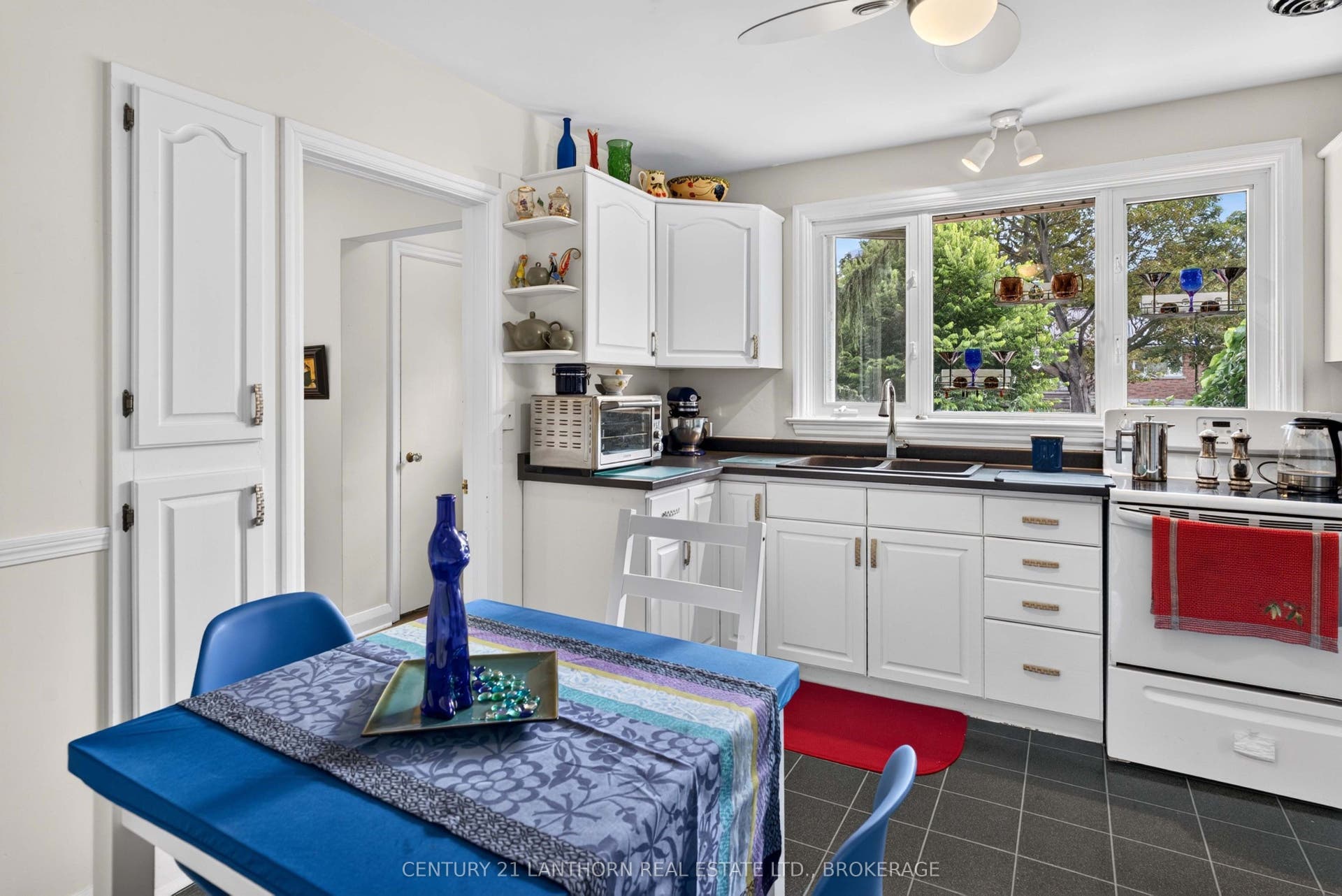 244 Yonge Street, Kingston, Frontenac ON K7M 1G5