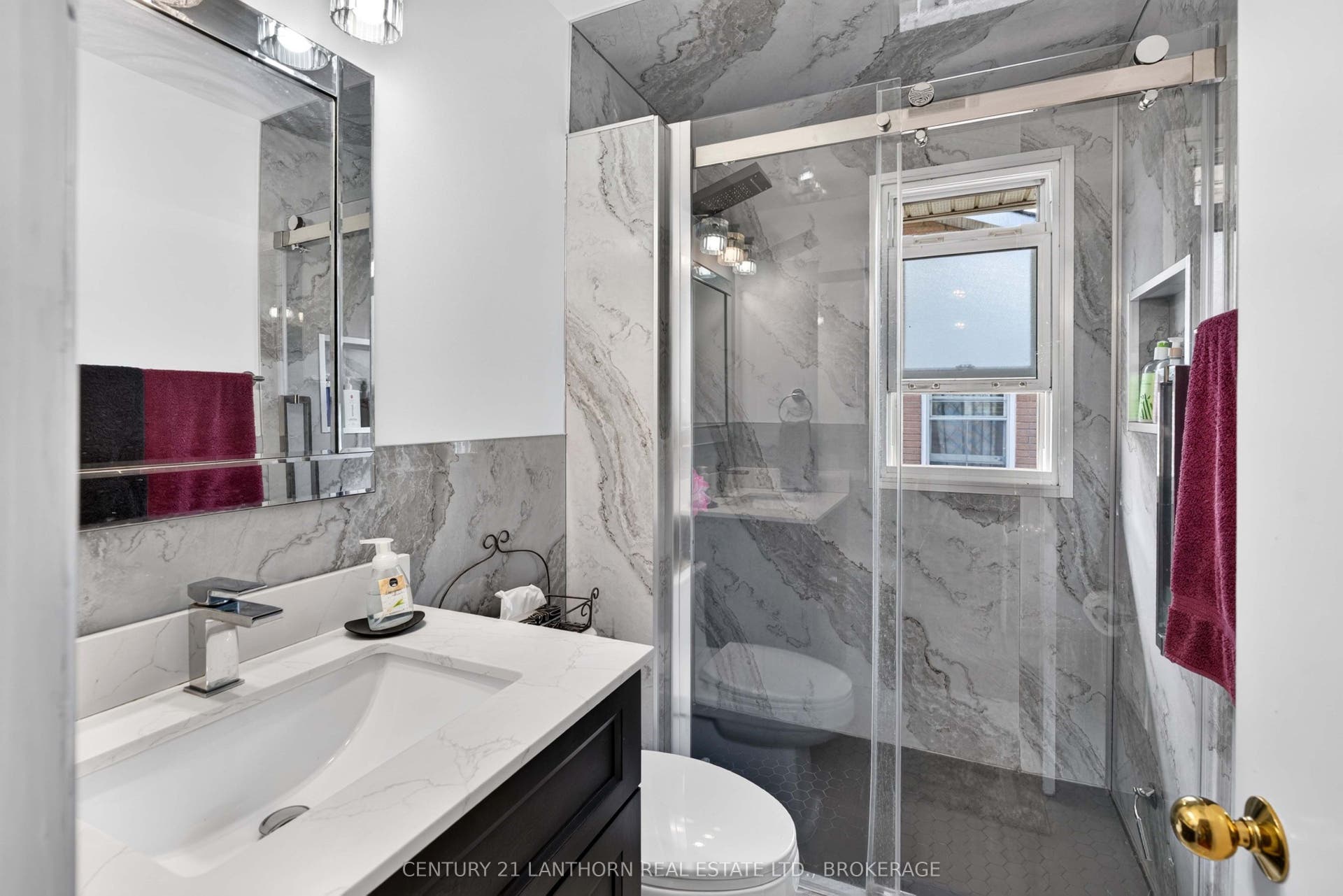 244 Yonge Street, Kingston, Frontenac ON K7M 1G5