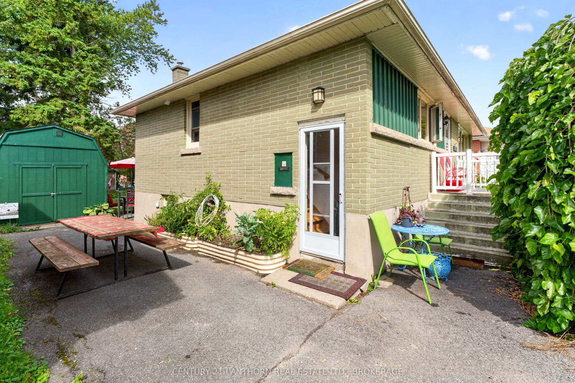 244 Yonge Street, Kingston, Frontenac ON K7M 1G5
