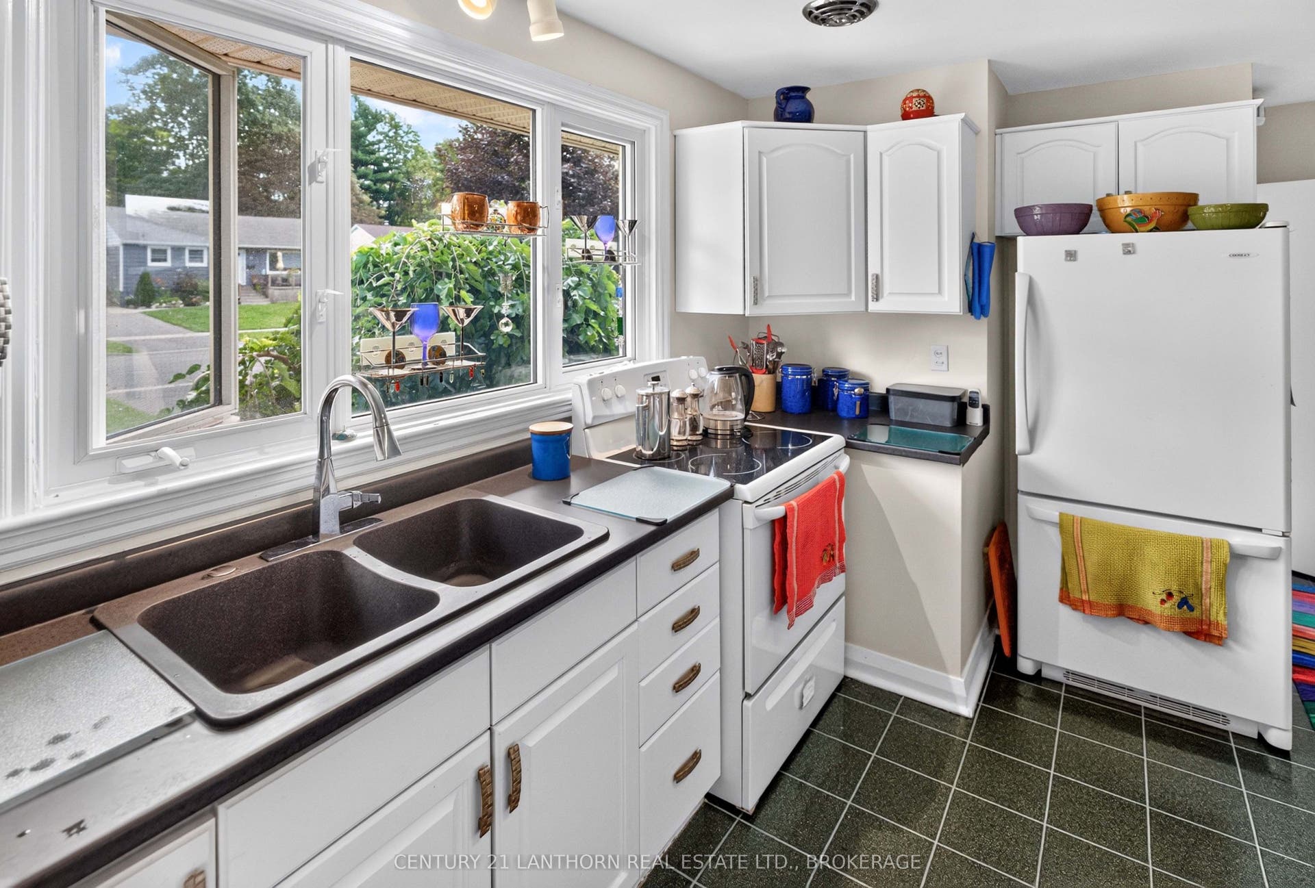 244 Yonge Street, Kingston, Frontenac ON K7M 1G5