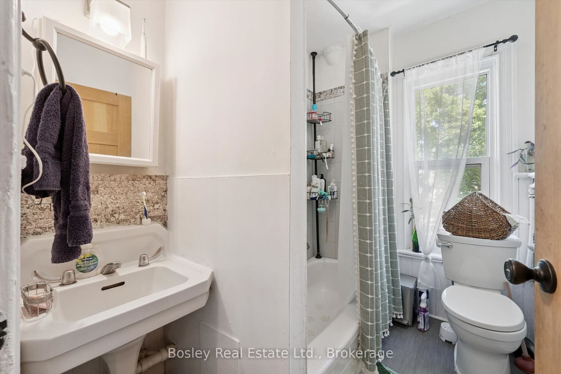 10 Ontario Street, Guelph, Wellington ON N1E 3B1 10 Ontario Street, Guelph, Wellington ON N1E 3B1