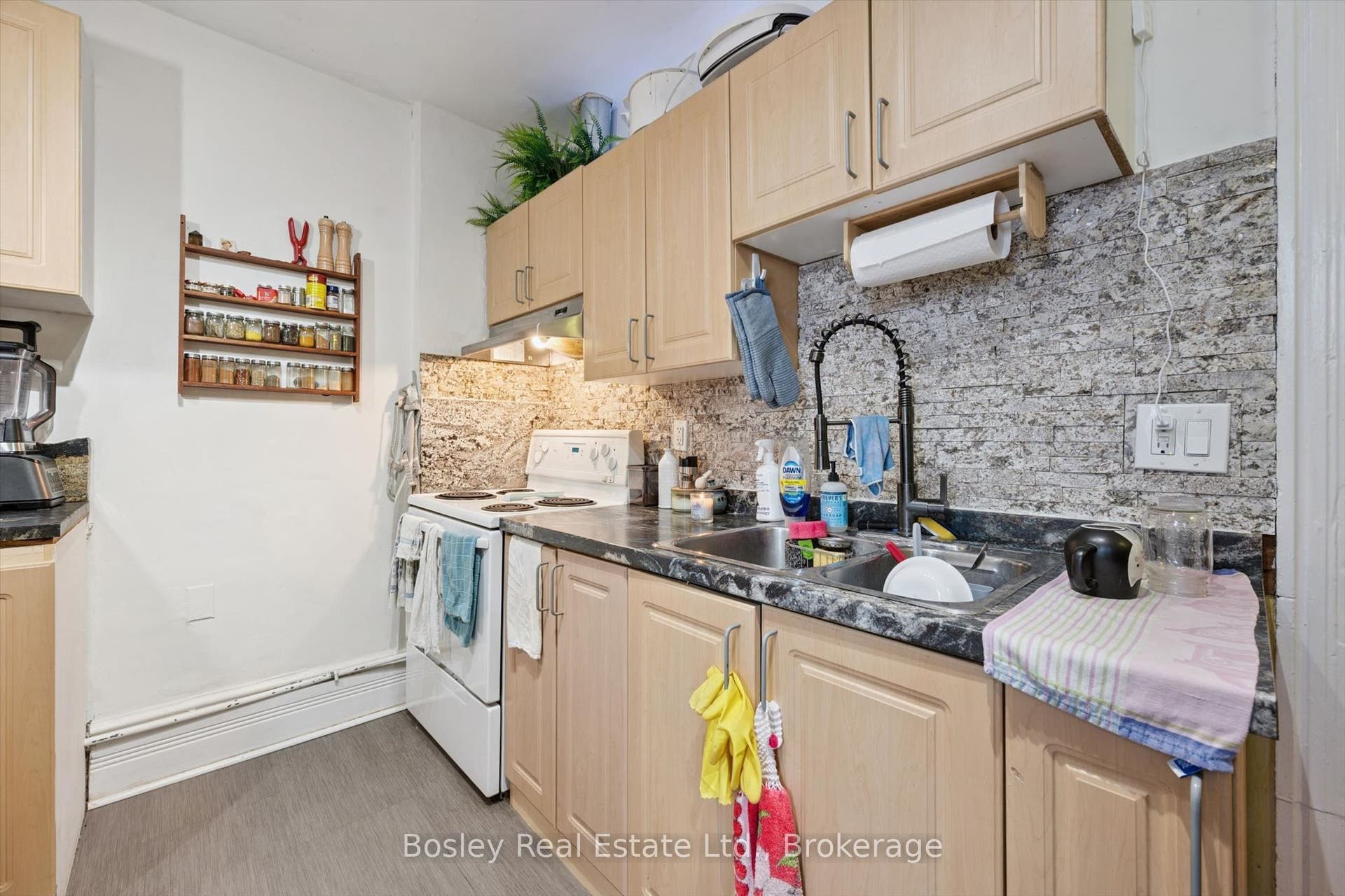 10 Ontario Street, Guelph, Wellington ON N1E 3B1 10 Ontario Street, Guelph, Wellington ON N1E 3B1