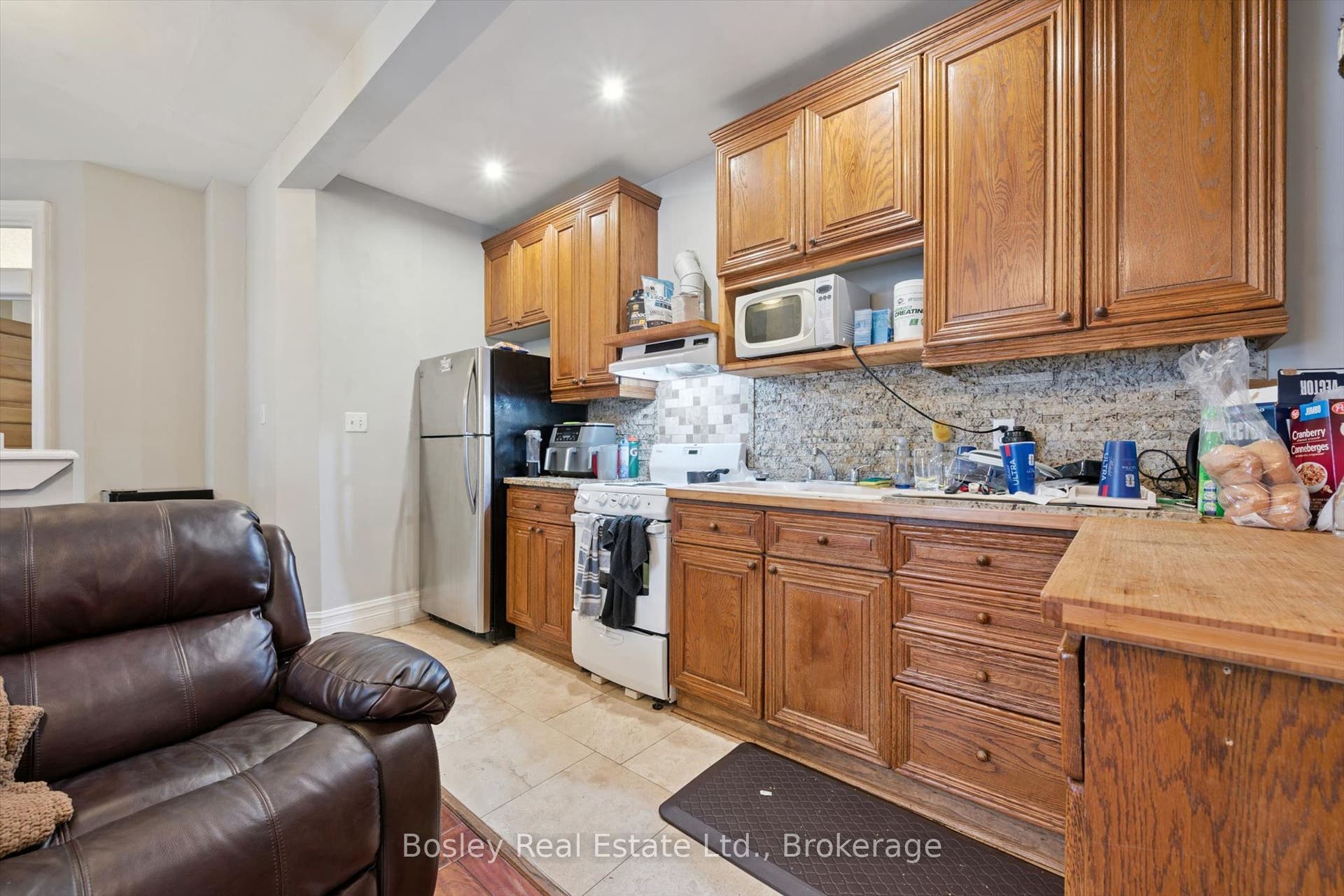 10 Ontario Street, Guelph, Wellington ON N1E 3B1 10 Ontario Street, Guelph, Wellington ON N1E 3B1