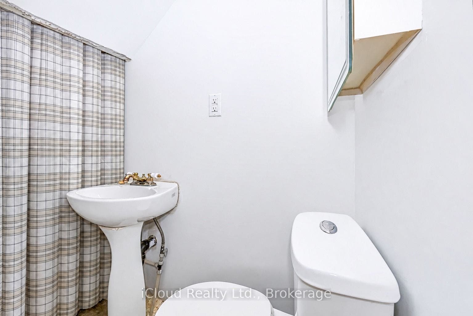 654 Duke Street, Cambridge, Waterloo ON N3H 3T5 Bathroom 2 pc. Main Floor