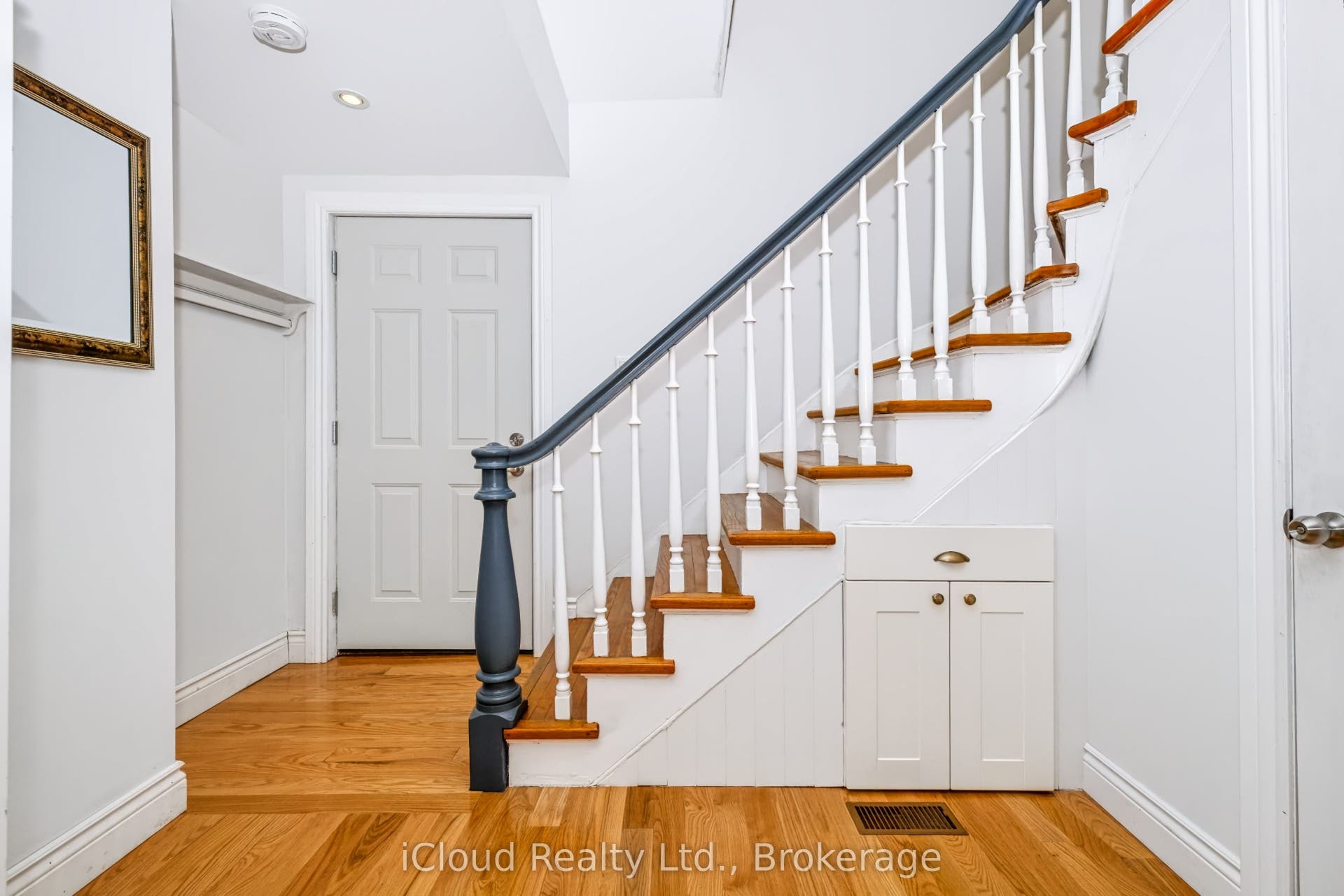 654 Duke Street, Cambridge, Waterloo ON N3H 3T5 Stairs to Upper Level Bedrooms