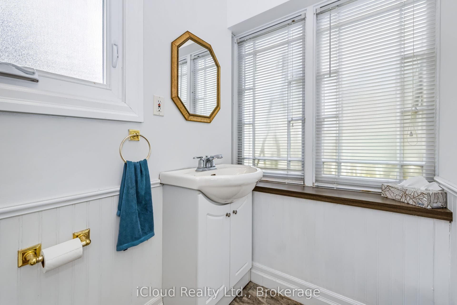 654 Duke Street, Cambridge, Waterloo ON N3H 3T5 2 pc. Bathroom (office useage)