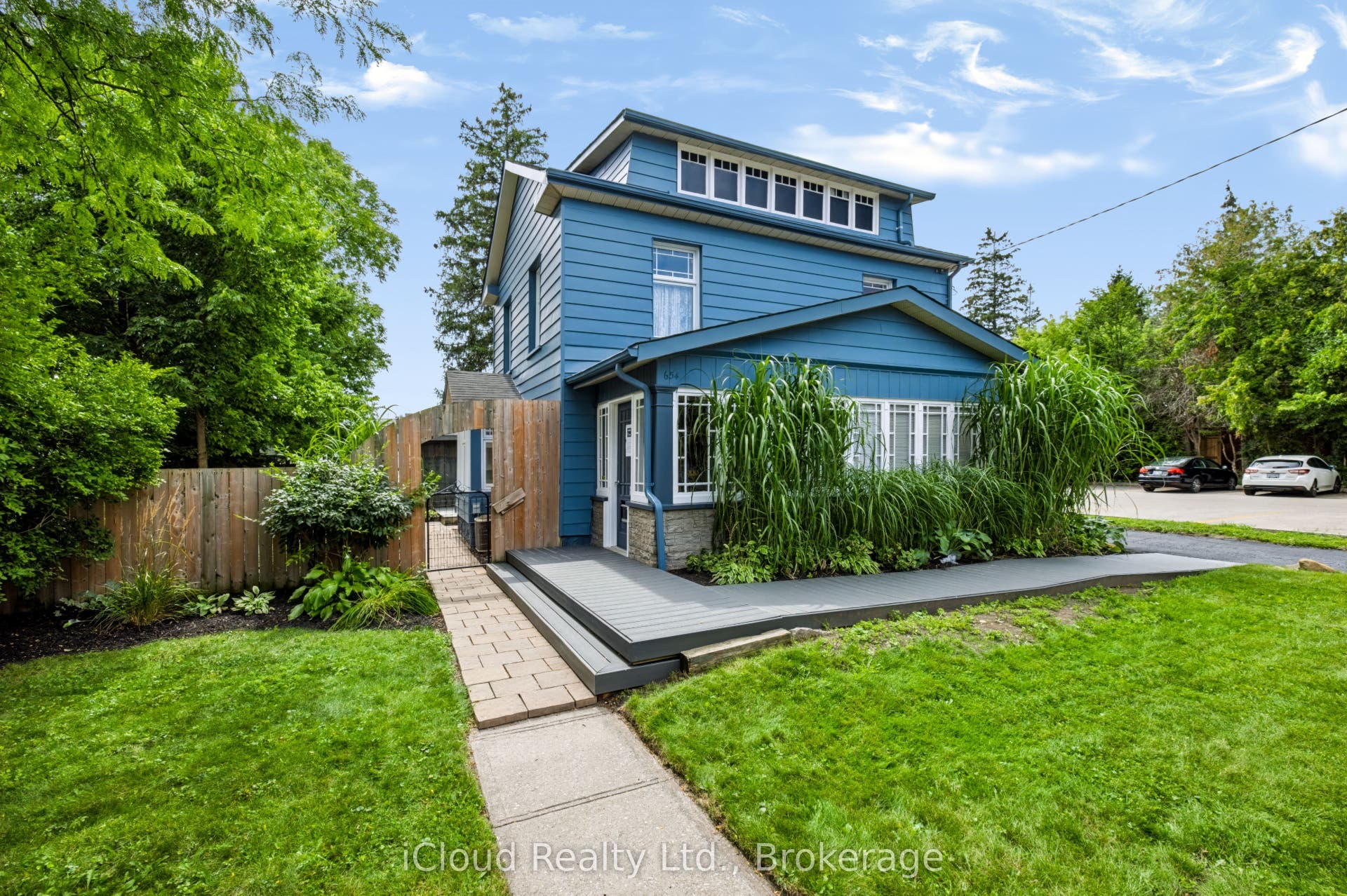 654 Duke Street, Cambridge, Waterloo ON N3H 3T5 Access to Backyard