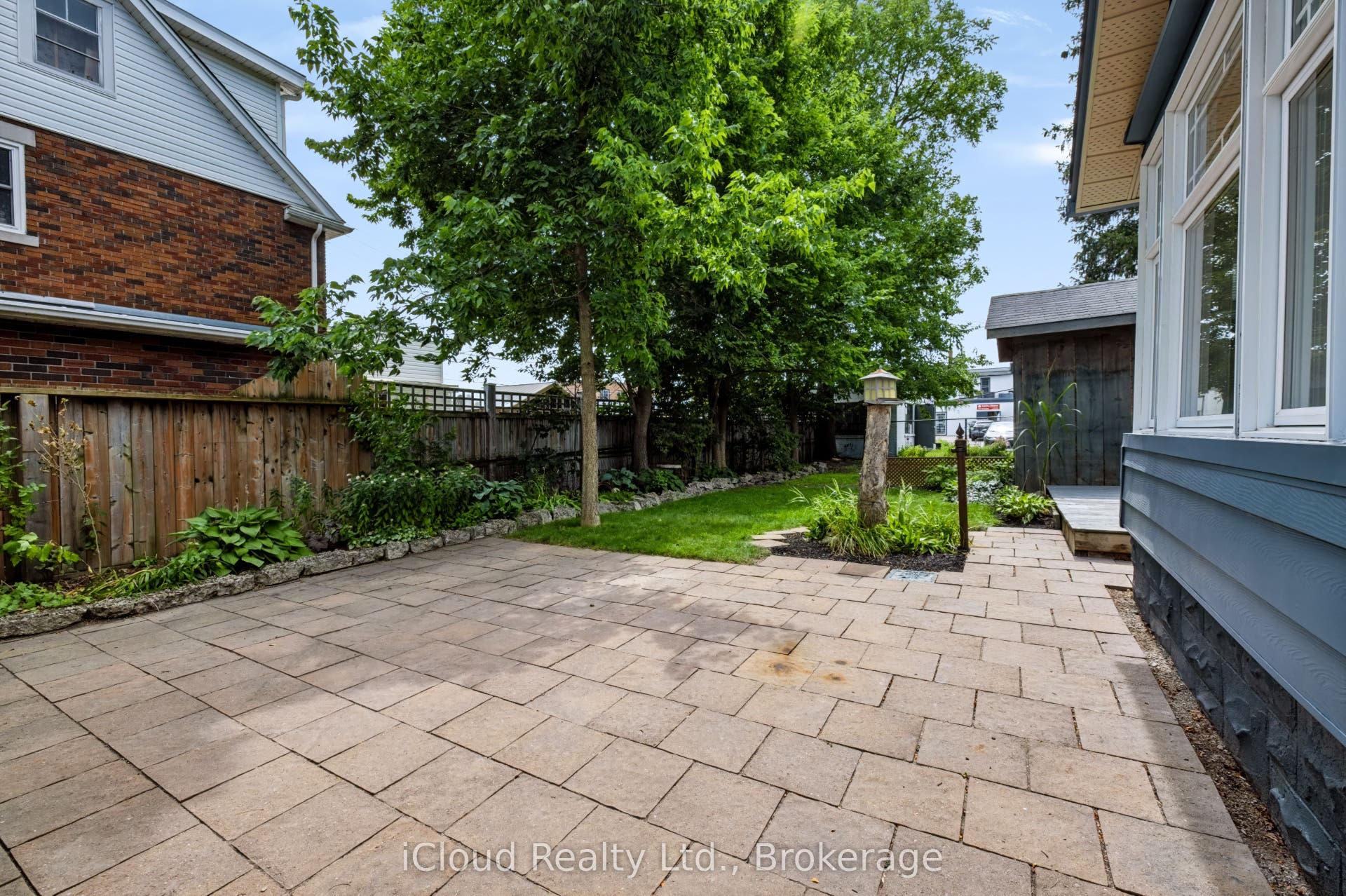 654 Duke Street, Cambridge, Waterloo ON N3H 3T5 Patio