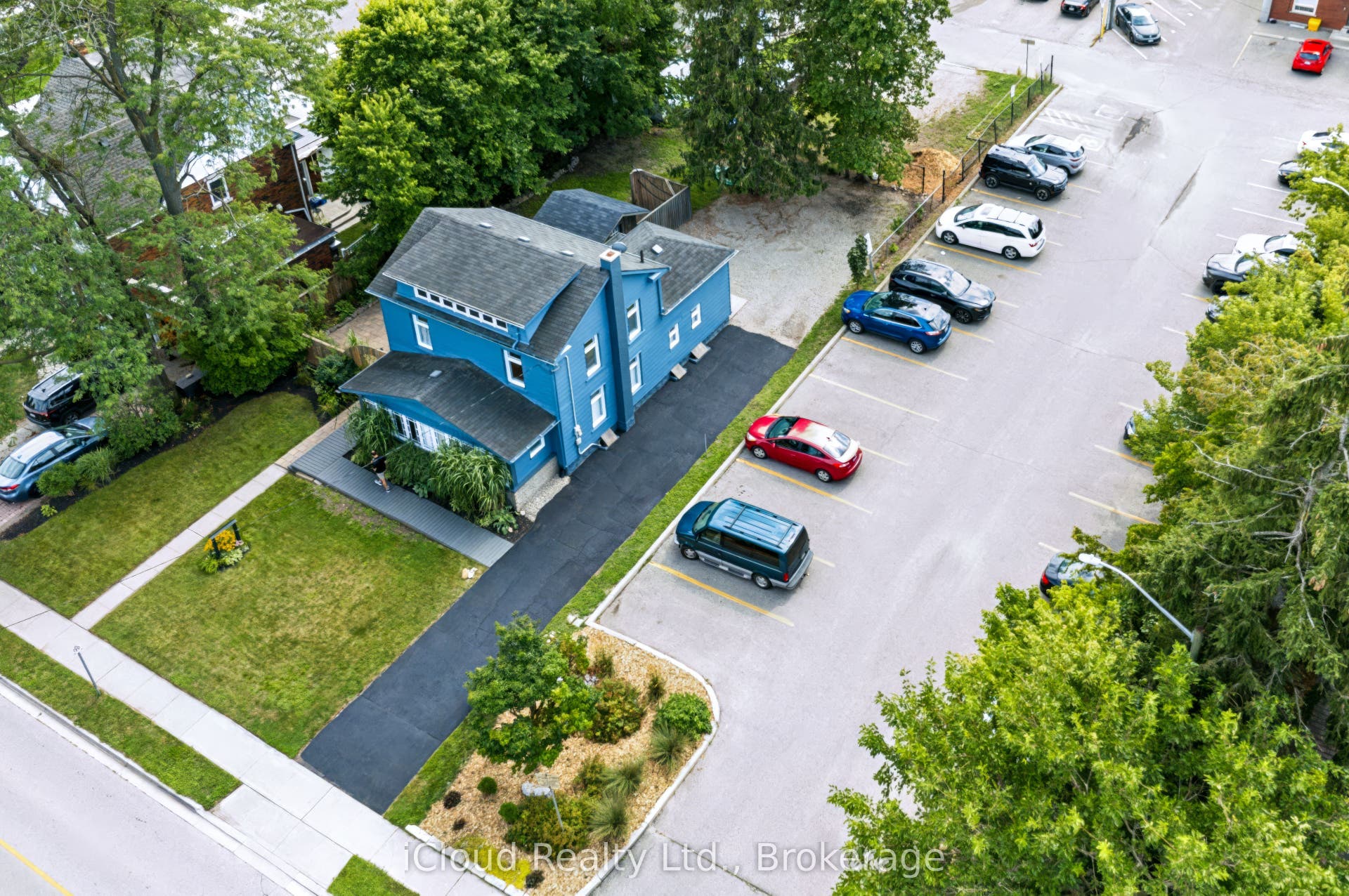 654 Duke Street, Cambridge, Waterloo ON N3H 3T5 Public Parking Adjacent to Property